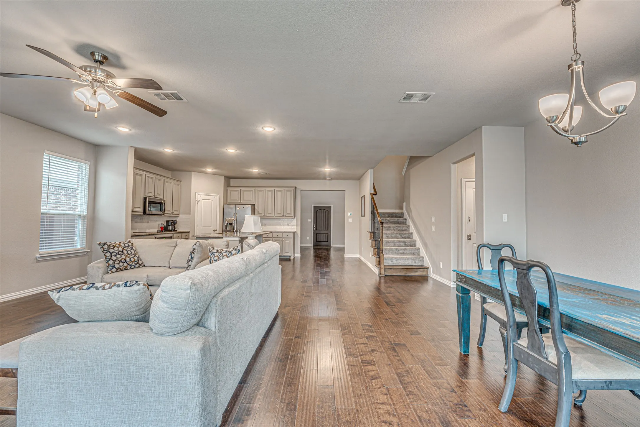 Single Family Residence For Rent in Grayson County , 909 Gambel Drive, Sherman, Texas 75092, 4 Bedroom, 3 Bathroom, 2 Garage spaces, 2,698 Sqft, built in 2021, mls#21403992, Real Estate Agent in Sherman, Homes For Rent in Grayson county, Homes For Rent in Sherman, Realtor in Sherman Texas, Real Estate Brokerage Independent Realty Texas, Luminita Cordes Realtor