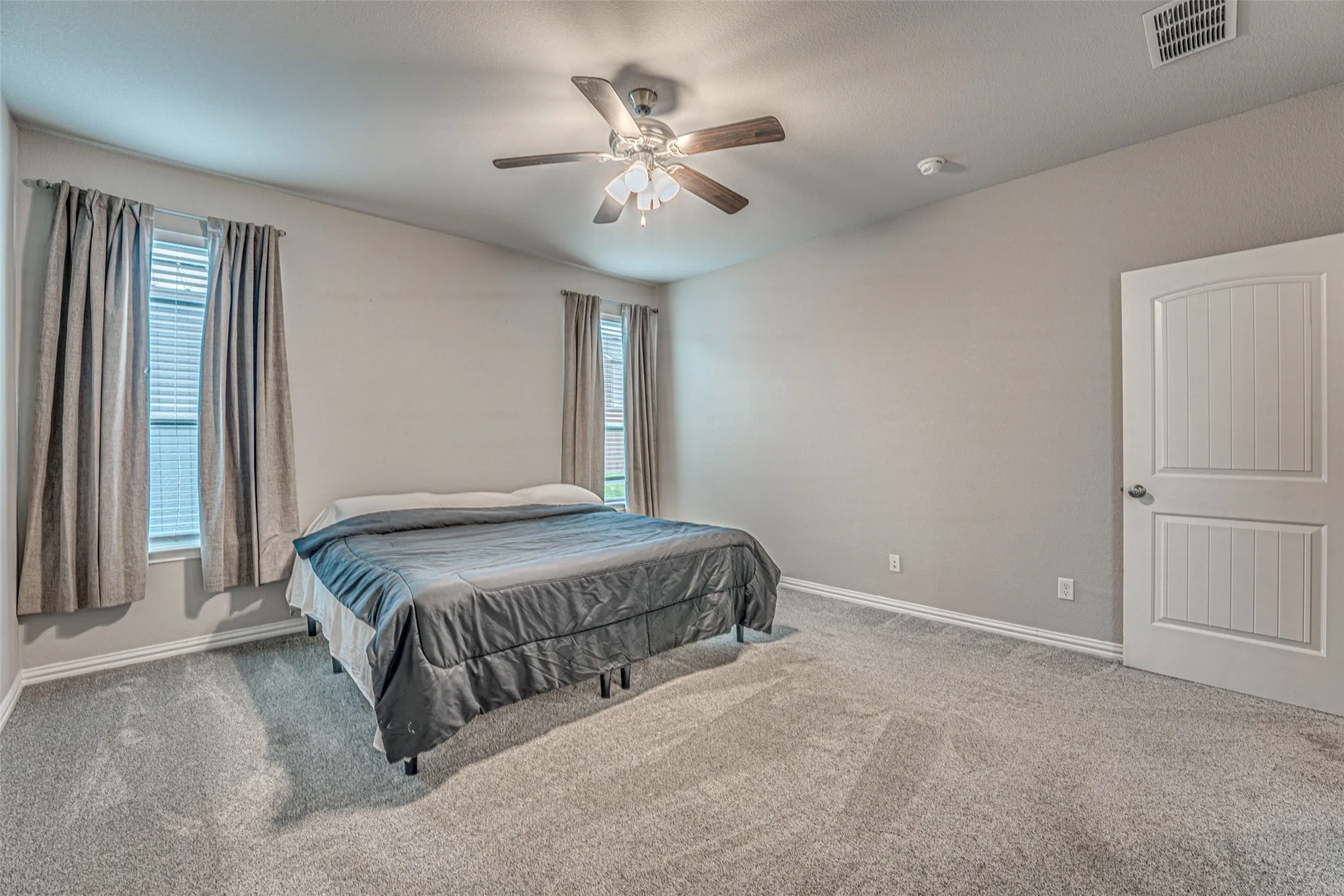 Single Family Residence For Rent in Grayson County , 909 Gambel Drive, Sherman, Texas 75092, 4 Bedroom, 3 Bathroom, 2 Garage spaces, 2,698 Sqft, built in 2021, mls#21403992, Real Estate Agent in Sherman, Homes For Rent in Grayson county, Homes For Rent in Sherman, Realtor in Sherman Texas, Real Estate Brokerage Independent Realty Texas, Luminita Cordes Realtor