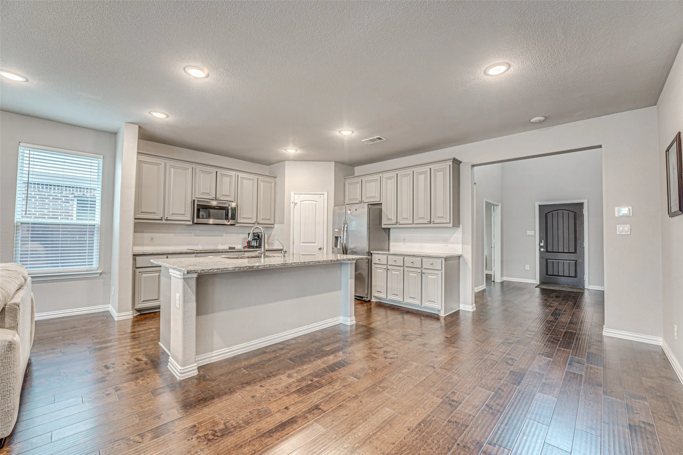 Single Family Residence For Rent in Grayson County , 909 Gambel Drive, Sherman, Texas 75092, 4 Bedroom, 3 Bathroom, 2 Garage spaces, 2,698 Sqft, built in 2021, mls#21403992, Real Estate Agent in Sherman, Homes For Rent in Grayson county, Homes For Rent in Sherman, Realtor in Sherman Texas, Real Estate Brokerage Independent Realty Texas, Luminita Cordes Realtor