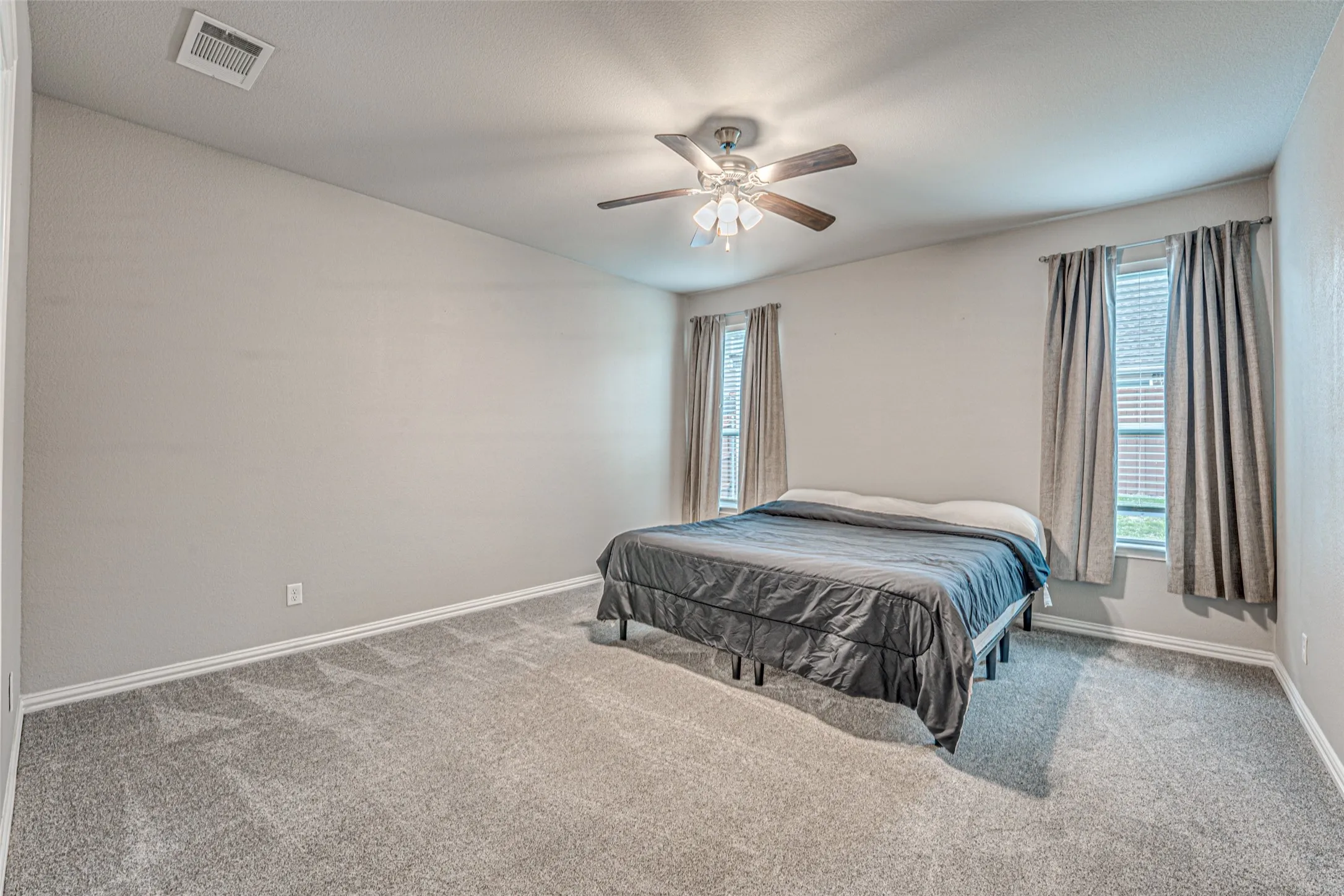 Single Family Residence For Rent in Grayson County , 909 Gambel Drive, Sherman, Texas 75092, 4 Bedroom, 3 Bathroom, 2 Garage spaces, 2,698 Sqft, built in 2021, mls#21403992, Real Estate Agent in Sherman, Homes For Rent in Grayson county, Homes For Rent in Sherman, Realtor in Sherman Texas, Real Estate Brokerage Independent Realty Texas, Luminita Cordes Realtor