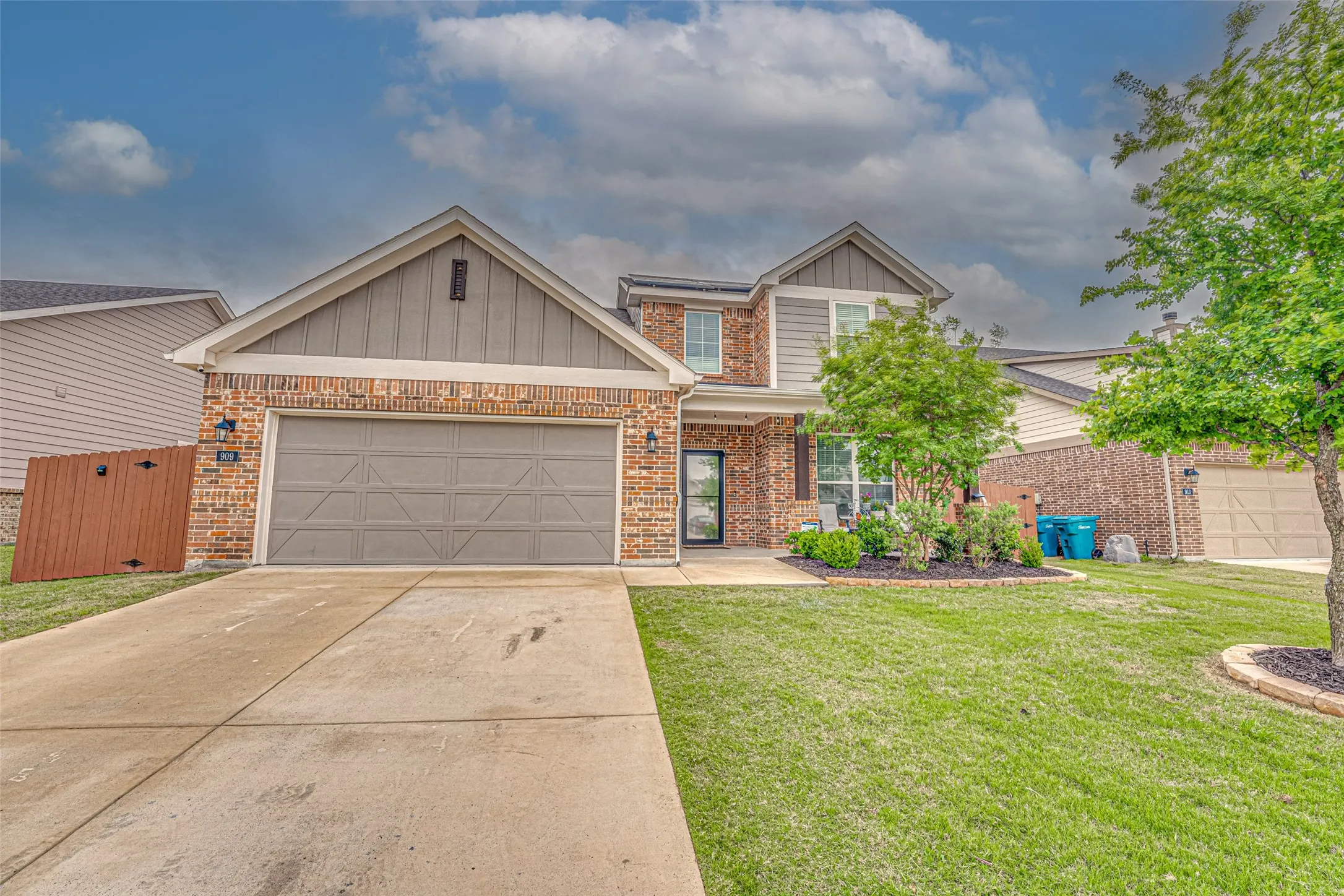 Single Family Residence For Rent in Grayson County , 909 Gambel Drive, Sherman, Texas 75092, 4 Bedroom, 3 Bathroom, 2 Garage spaces, 2,698 Sqft, built in 2021, mls#21403992, Real Estate Agent in Sherman, Homes For Rent in Grayson county, Homes For Rent in Sherman, Realtor in Sherman Texas, Real Estate Brokerage Independent Realty Texas, Luminita Cordes Realtor