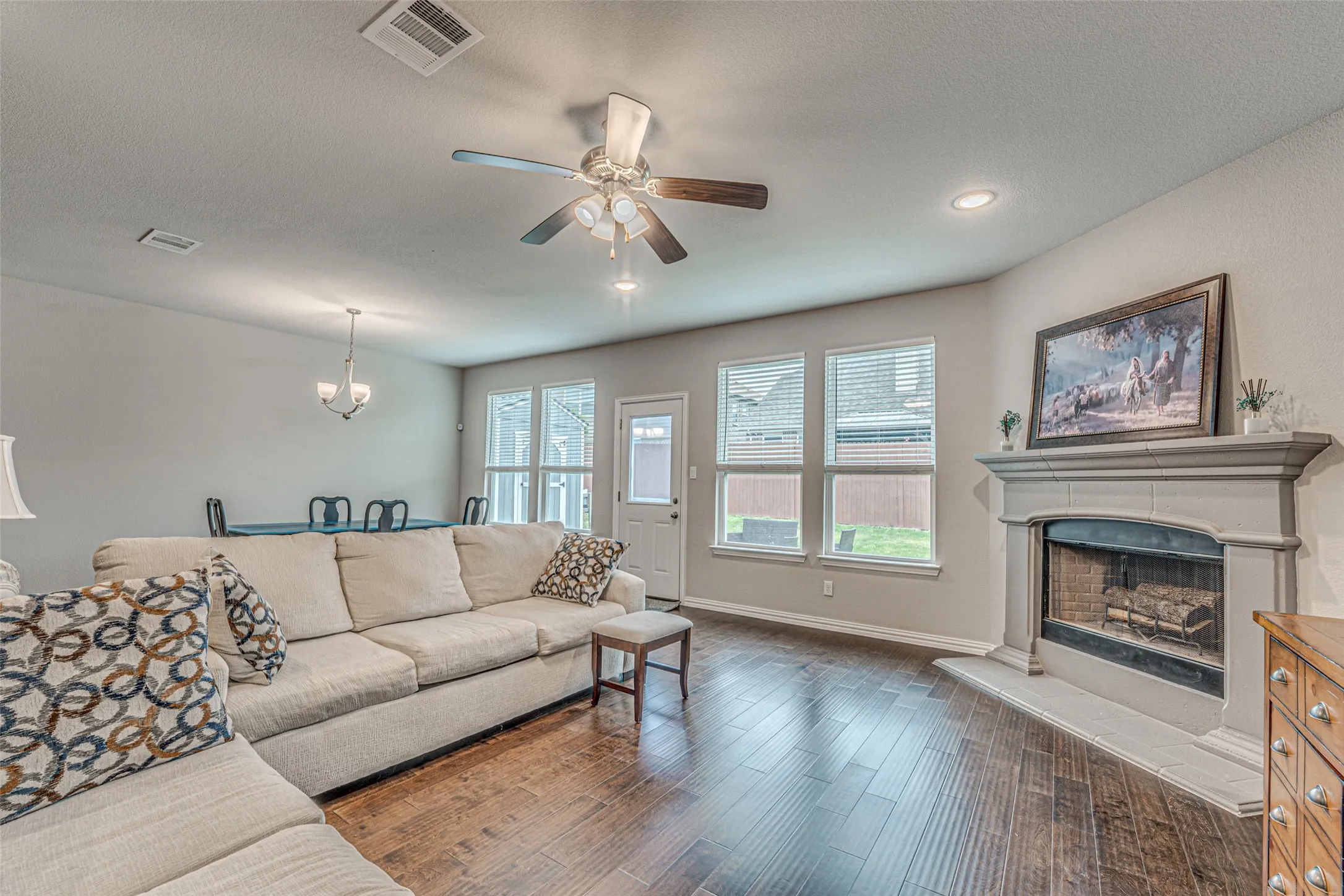 Single Family Residence For Rent in Grayson County , 909 Gambel Drive, Sherman, Texas 75092, 4 Bedroom, 3 Bathroom, 2 Garage spaces, 2,698 Sqft, built in 2021, mls#21403992, Real Estate Agent in Sherman, Homes For Rent in Grayson county, Homes For Rent in Sherman, Realtor in Sherman Texas, Real Estate Brokerage Independent Realty Texas, Luminita Cordes Realtor