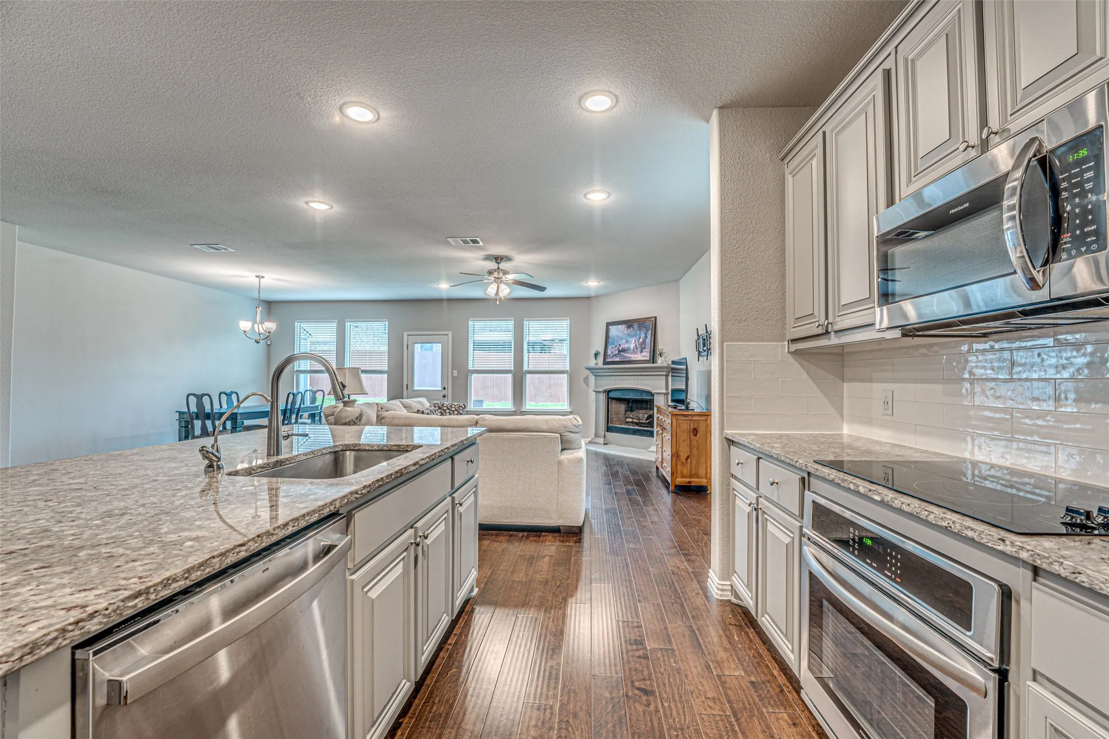 Single Family Residence For Rent in Grayson County , 909 Gambel Drive, Sherman, Texas 75092, 4 Bedroom, 3 Bathroom, 2 Garage spaces, 2,698 Sqft, built in 2021, mls#21403992, Real Estate Agent in Sherman, Homes For Rent in Grayson county, Homes For Rent in Sherman, Realtor in Sherman Texas, Real Estate Brokerage Independent Realty Texas, Luminita Cordes Realtor