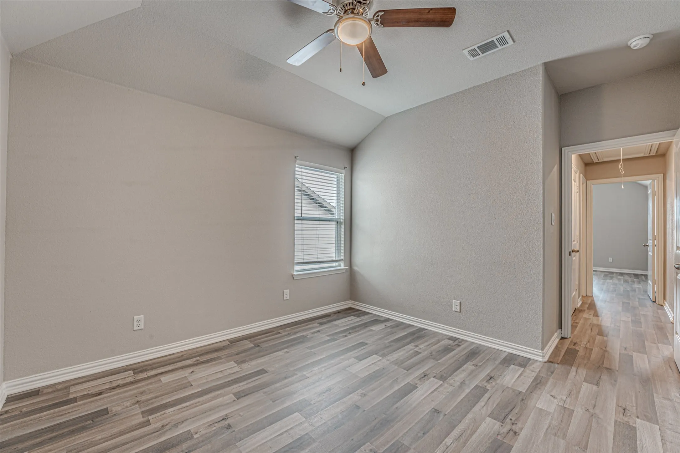 Single Family Residence For Rent in Grayson County , 909 Gambel Drive, Sherman, Texas 75092, 4 Bedroom, 3 Bathroom, 2 Garage spaces, 2,698 Sqft, built in 2021, mls#21403992, Real Estate Agent in Sherman, Homes For Rent in Grayson county, Homes For Rent in Sherman, Realtor in Sherman Texas, Real Estate Brokerage Independent Realty Texas, Luminita Cordes Realtor