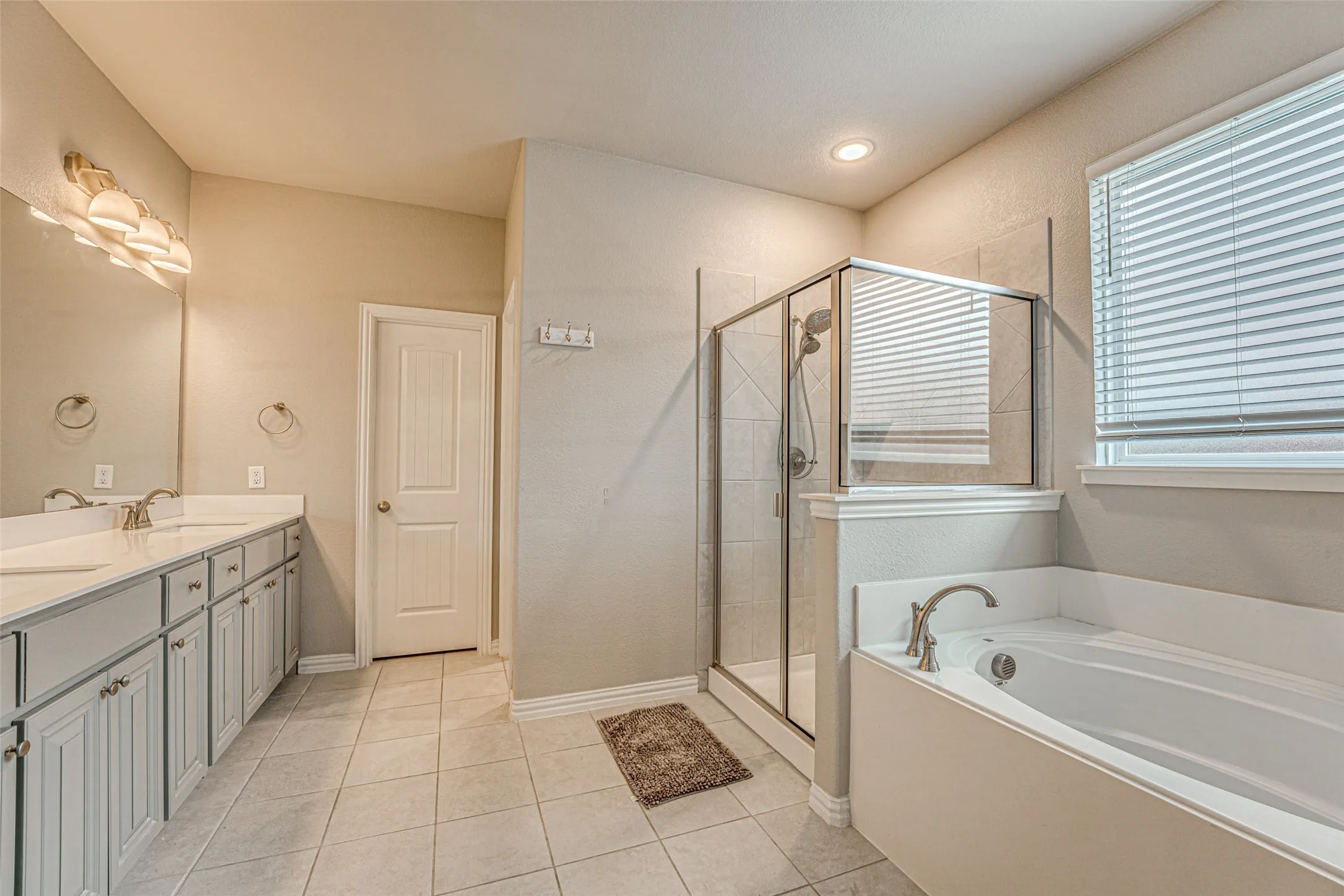 Single Family Residence For Rent in Grayson County , 909 Gambel Drive, Sherman, Texas 75092, 4 Bedroom, 3 Bathroom, 2 Garage spaces, 2,698 Sqft, built in 2021, mls#21403992, Real Estate Agent in Sherman, Homes For Rent in Grayson county, Homes For Rent in Sherman, Realtor in Sherman Texas, Real Estate Brokerage Independent Realty Texas, Luminita Cordes Realtor