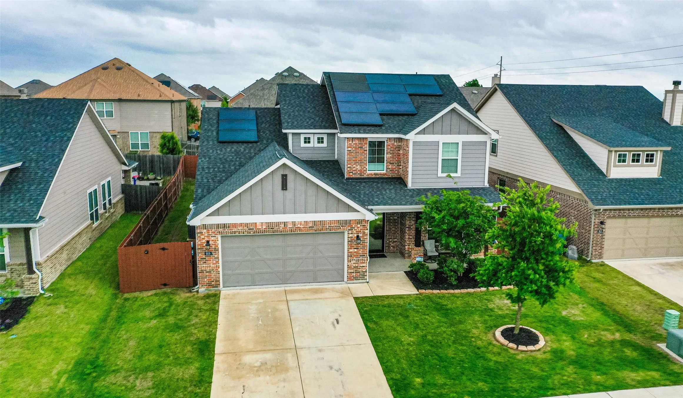 Single Family Residence For Rent in Grayson County , 909 Gambel Drive, Sherman, Texas 75092, 4 Bedroom, 3 Bathroom, 2 Garage spaces, 2,698 Sqft, built in 2021, mls#21403992, Real Estate Agent in Sherman, Homes For Rent in Grayson county, Homes For Rent in Sherman, Realtor in Sherman Texas, Real Estate Brokerage Independent Realty Texas, Luminita Cordes Realtor