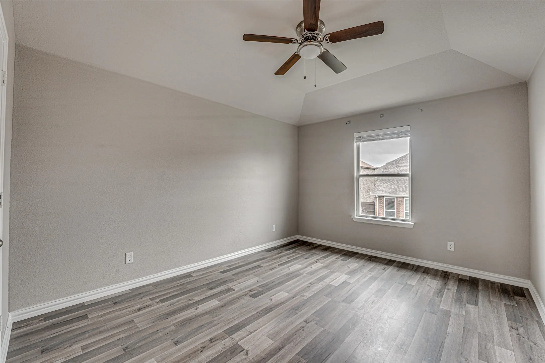 Single Family Residence For Rent in Grayson County , 909 Gambel Drive, Sherman, Texas 75092, 4 Bedroom, 3 Bathroom, 2 Garage spaces, 2,698 Sqft, built in 2021, mls#21403992, Real Estate Agent in Sherman, Homes For Rent in Grayson county, Homes For Rent in Sherman, Realtor in Sherman Texas, Real Estate Brokerage Independent Realty Texas, Luminita Cordes Realtor