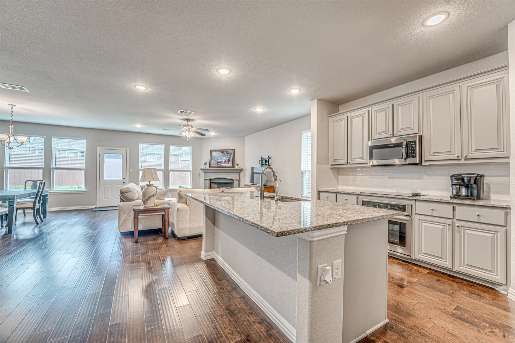 Single Family Residence For Rent in Grayson County , 909 Gambel Drive, Sherman, Texas 75092, 4 Bedroom, 3 Bathroom, 2 Garage spaces, 2,698 Sqft, built in 2021, mls#21403992, Real Estate Agent in Sherman, Homes For Rent in Grayson county, Homes For Rent in Sherman, Realtor in Sherman Texas, Real Estate Brokerage Independent Realty Texas, Luminita Cordes Realtor
