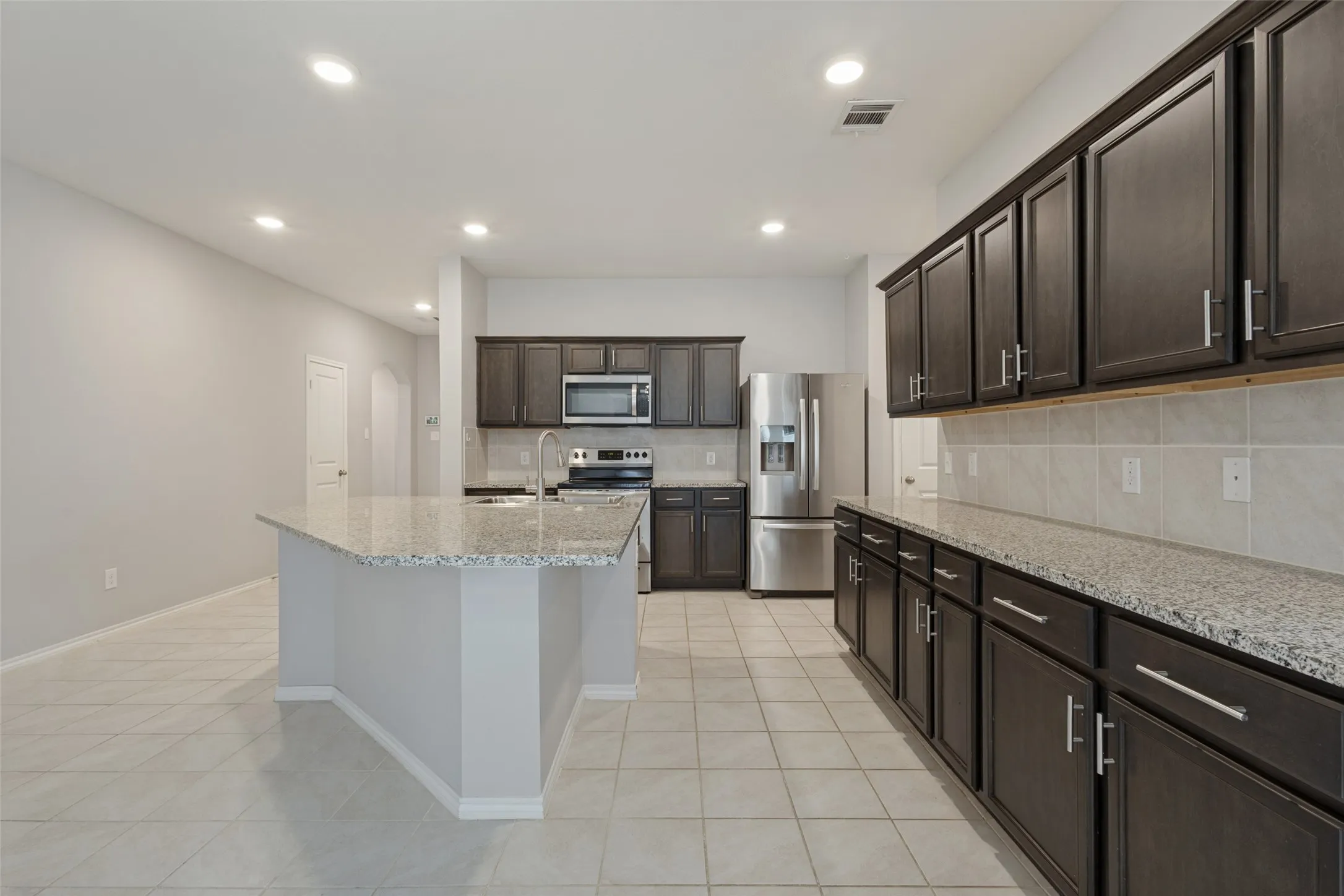 Single Family Residence For Sale in Collin County , 1113 Meadow Side Drive, Princeton, Texas 75407, 4 Bedroom, 2 Bathroom, 2 Garage spaces, 2,080 Sqft, built in 2018, mls#21404650, Real Estate Agent in Princeton, Homes For Sale in Collin county, Homes For Sale in Princeton, Realtor in Princeton Texas, Real Estate Brokerage Independent Realty Texas, Luminita Cordes Realtor