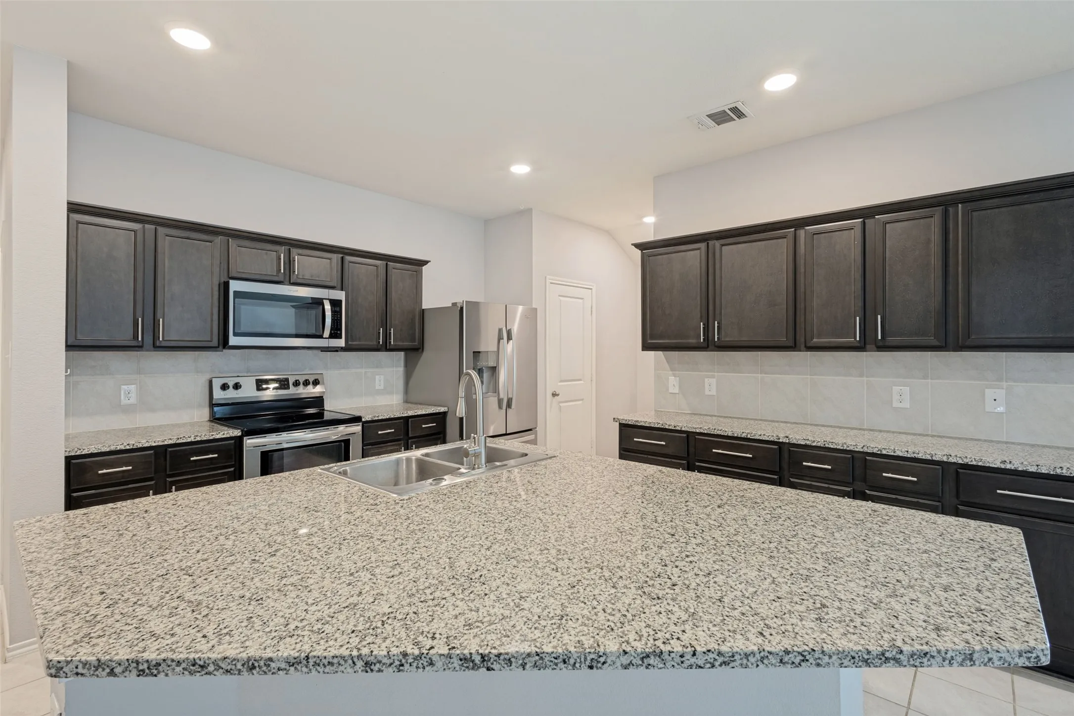 Single Family Residence For Sale in Collin County , 1113 Meadow Side Drive, Princeton, Texas 75407, 4 Bedroom, 2 Bathroom, 2 Garage spaces, 2,080 Sqft, built in 2018, mls#21404650, Real Estate Agent in Princeton, Homes For Sale in Collin county, Homes For Sale in Princeton, Realtor in Princeton Texas, Real Estate Brokerage Independent Realty Texas, Luminita Cordes Realtor