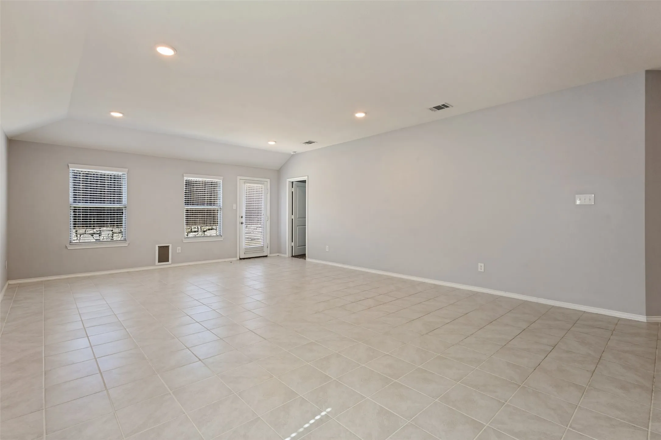 Single Family Residence For Sale in Collin County , 1113 Meadow Side Drive, Princeton, Texas 75407, 4 Bedroom, 2 Bathroom, 2 Garage spaces, 2,080 Sqft, built in 2018, mls#21404650, Real Estate Agent in Princeton, Homes For Sale in Collin county, Homes For Sale in Princeton, Realtor in Princeton Texas, Real Estate Brokerage Independent Realty Texas, Luminita Cordes Realtor