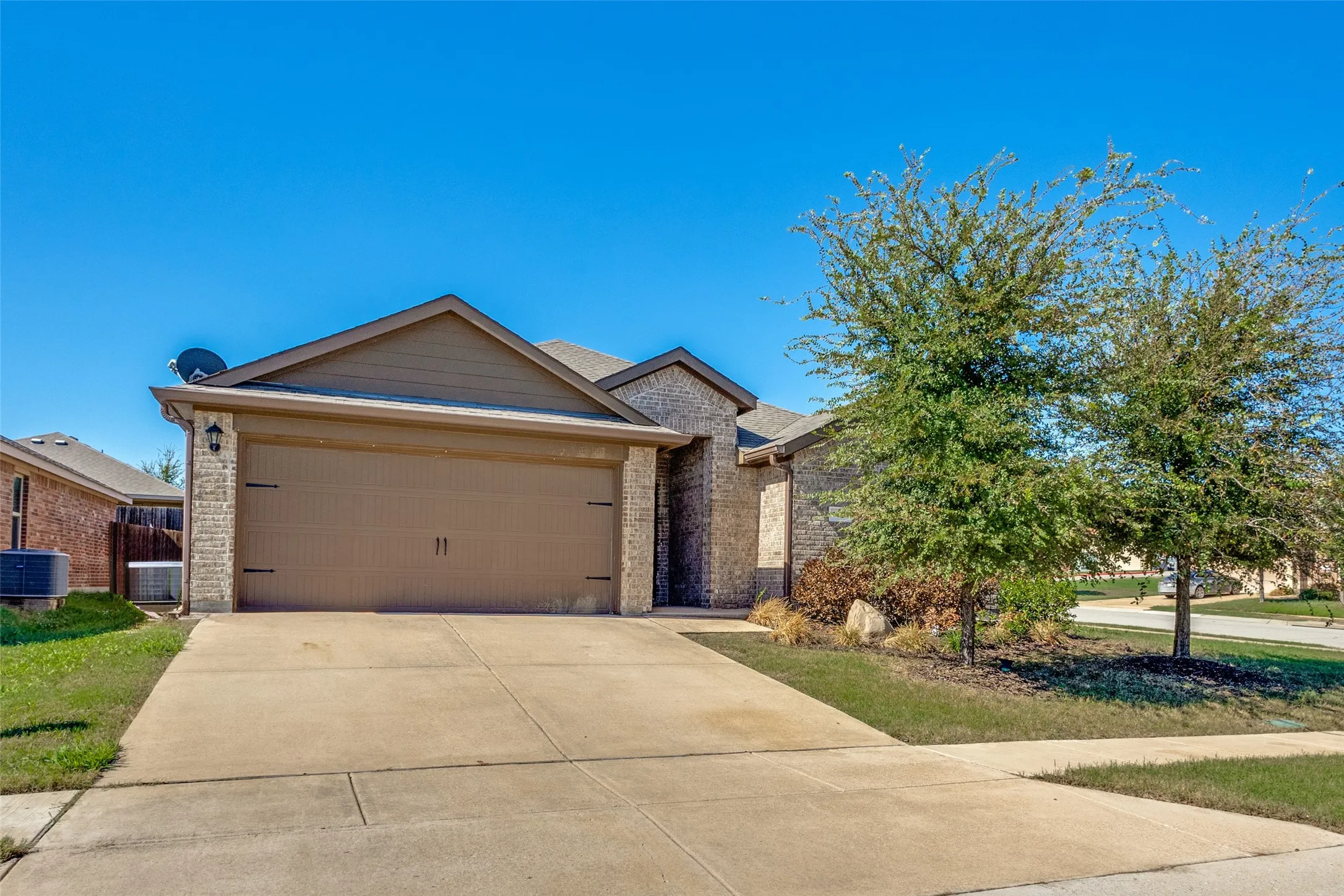 Single Family Residence For Sale in Collin County , 1113 Meadow Side Drive, Princeton, Texas 75407, 4 Bedroom, 2 Bathroom, 2 Garage spaces, 2,080 Sqft, built in 2018, mls#21404650, Real Estate Agent in Princeton, Homes For Sale in Collin county, Homes For Sale in Princeton, Realtor in Princeton Texas, Real Estate Brokerage Independent Realty Texas, Luminita Cordes Realtor