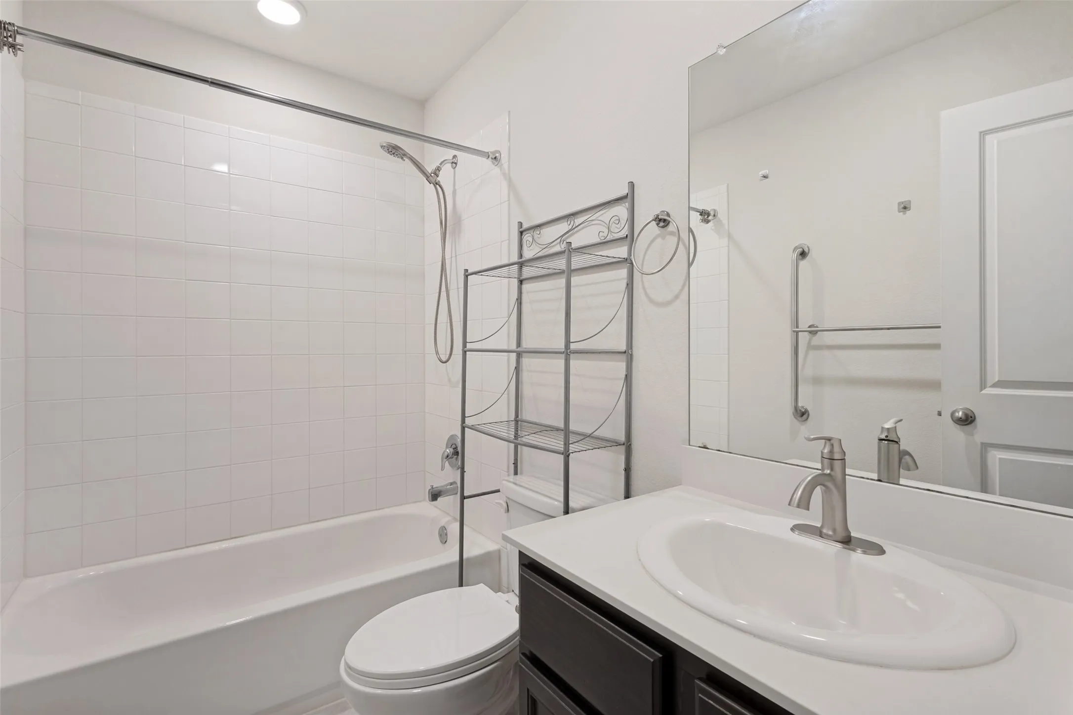 Single Family Residence For Sale in Collin County , 1113 Meadow Side Drive, Princeton, Texas 75407, 4 Bedroom, 2 Bathroom, 2 Garage spaces, 2,080 Sqft, built in 2018, mls#21404650, Real Estate Agent in Princeton, Homes For Sale in Collin county, Homes For Sale in Princeton, Realtor in Princeton Texas, Real Estate Brokerage Independent Realty Texas, Luminita Cordes Realtor