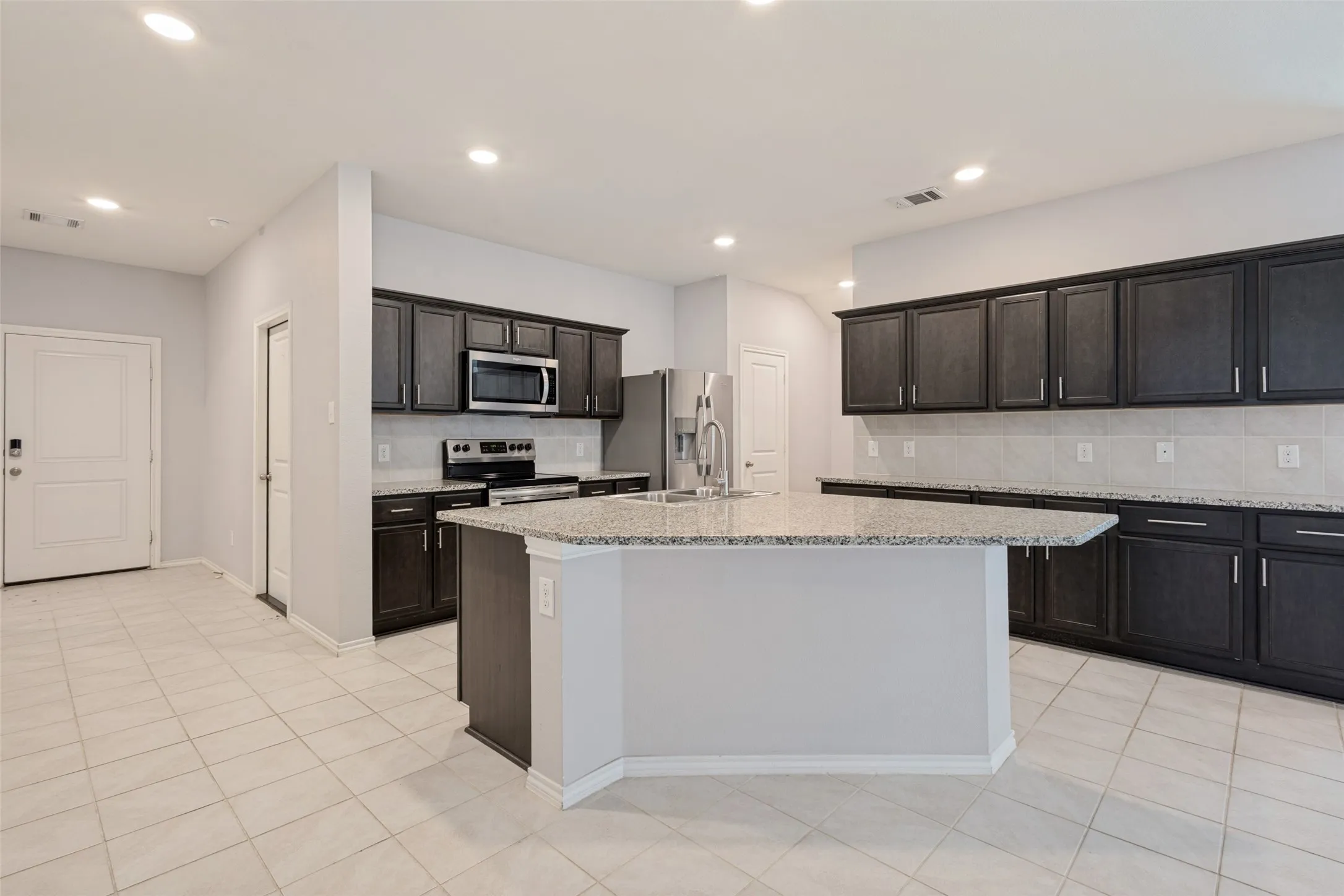 Single Family Residence For Sale in Collin County , 1113 Meadow Side Drive, Princeton, Texas 75407, 4 Bedroom, 2 Bathroom, 2 Garage spaces, 2,080 Sqft, built in 2018, mls#21404650, Real Estate Agent in Princeton, Homes For Sale in Collin county, Homes For Sale in Princeton, Realtor in Princeton Texas, Real Estate Brokerage Independent Realty Texas, Luminita Cordes Realtor