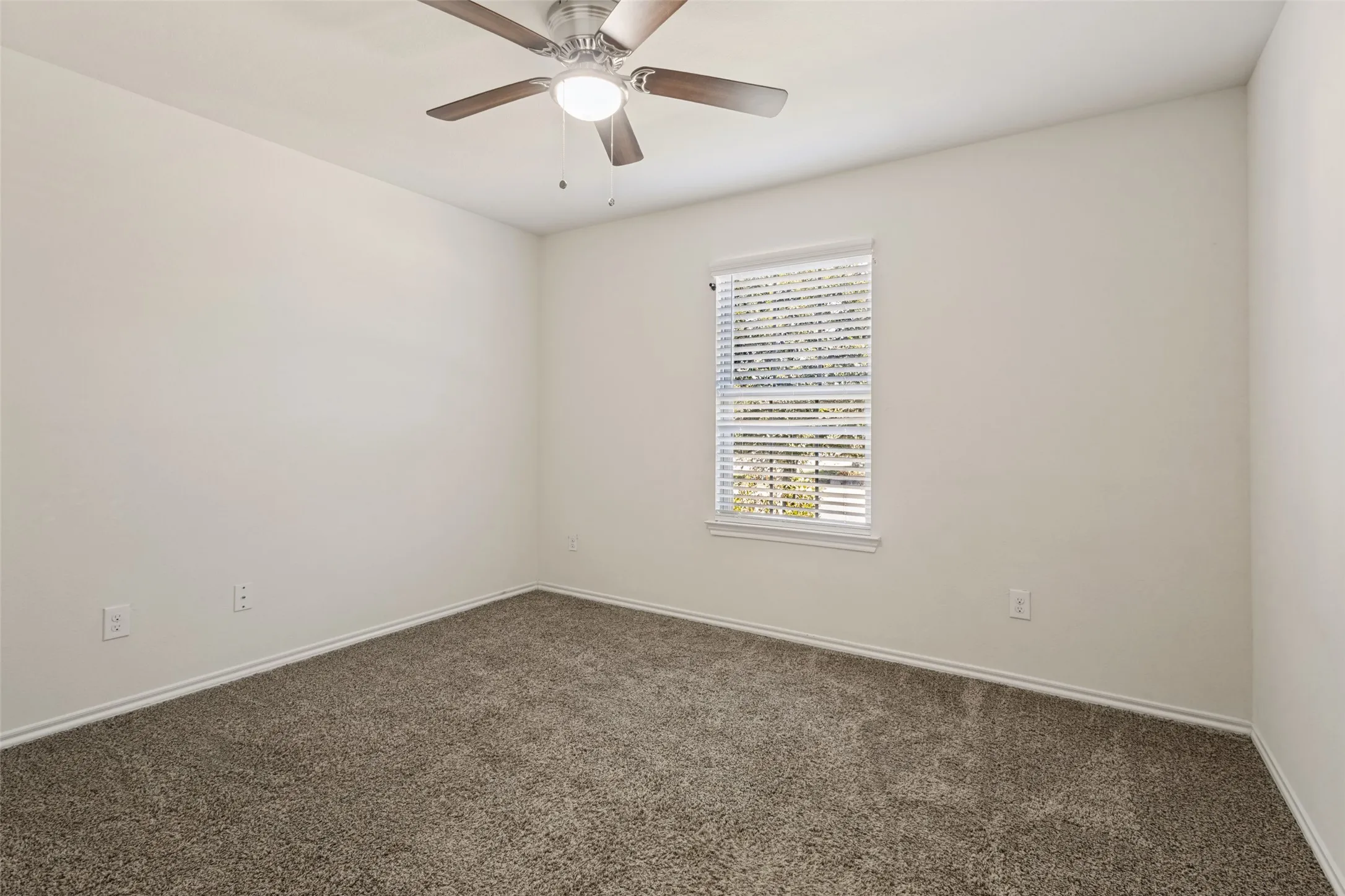 Single Family Residence For Sale in Collin County , 1113 Meadow Side Drive, Princeton, Texas 75407, 4 Bedroom, 2 Bathroom, 2 Garage spaces, 2,080 Sqft, built in 2018, mls#21404650, Real Estate Agent in Princeton, Homes For Sale in Collin county, Homes For Sale in Princeton, Realtor in Princeton Texas, Real Estate Brokerage Independent Realty Texas, Luminita Cordes Realtor