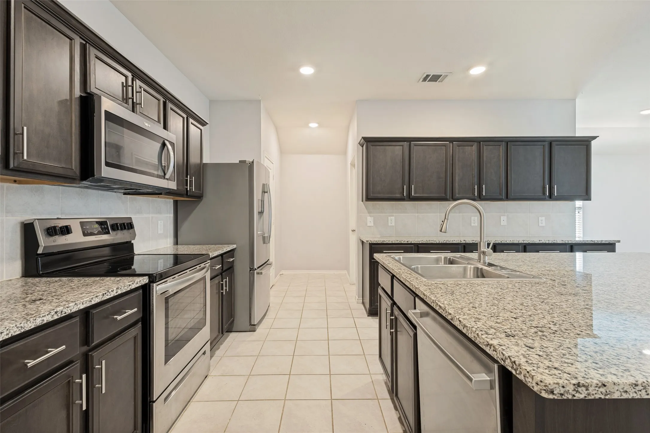 Single Family Residence For Sale in Collin County , 1113 Meadow Side Drive, Princeton, Texas 75407, 4 Bedroom, 2 Bathroom, 2 Garage spaces, 2,080 Sqft, built in 2018, mls#21404650, Real Estate Agent in Princeton, Homes For Sale in Collin county, Homes For Sale in Princeton, Realtor in Princeton Texas, Real Estate Brokerage Independent Realty Texas, Luminita Cordes Realtor
