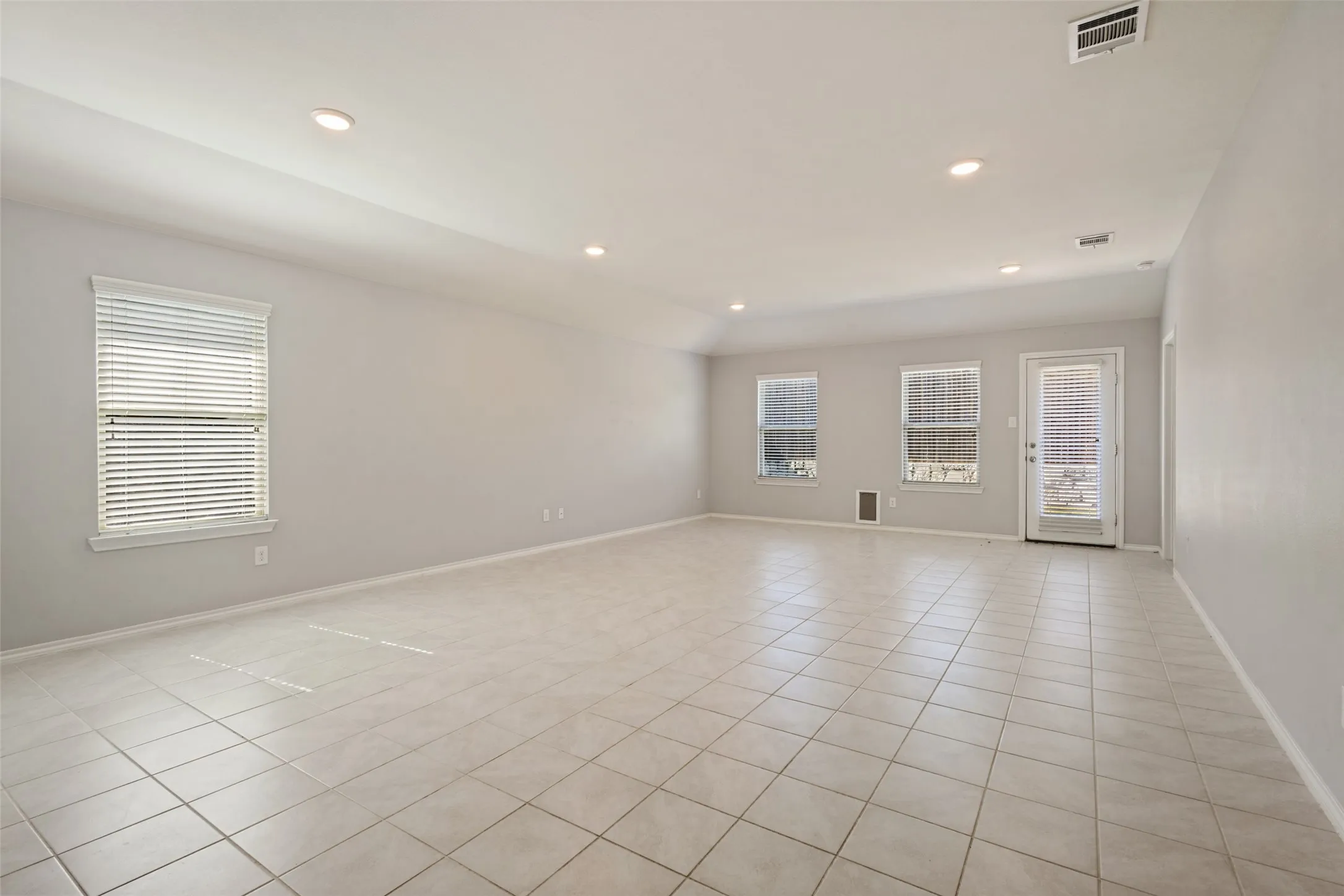 Single Family Residence For Sale in Collin County , 1113 Meadow Side Drive, Princeton, Texas 75407, 4 Bedroom, 2 Bathroom, 2 Garage spaces, 2,080 Sqft, built in 2018, mls#21404650, Real Estate Agent in Princeton, Homes For Sale in Collin county, Homes For Sale in Princeton, Realtor in Princeton Texas, Real Estate Brokerage Independent Realty Texas, Luminita Cordes Realtor