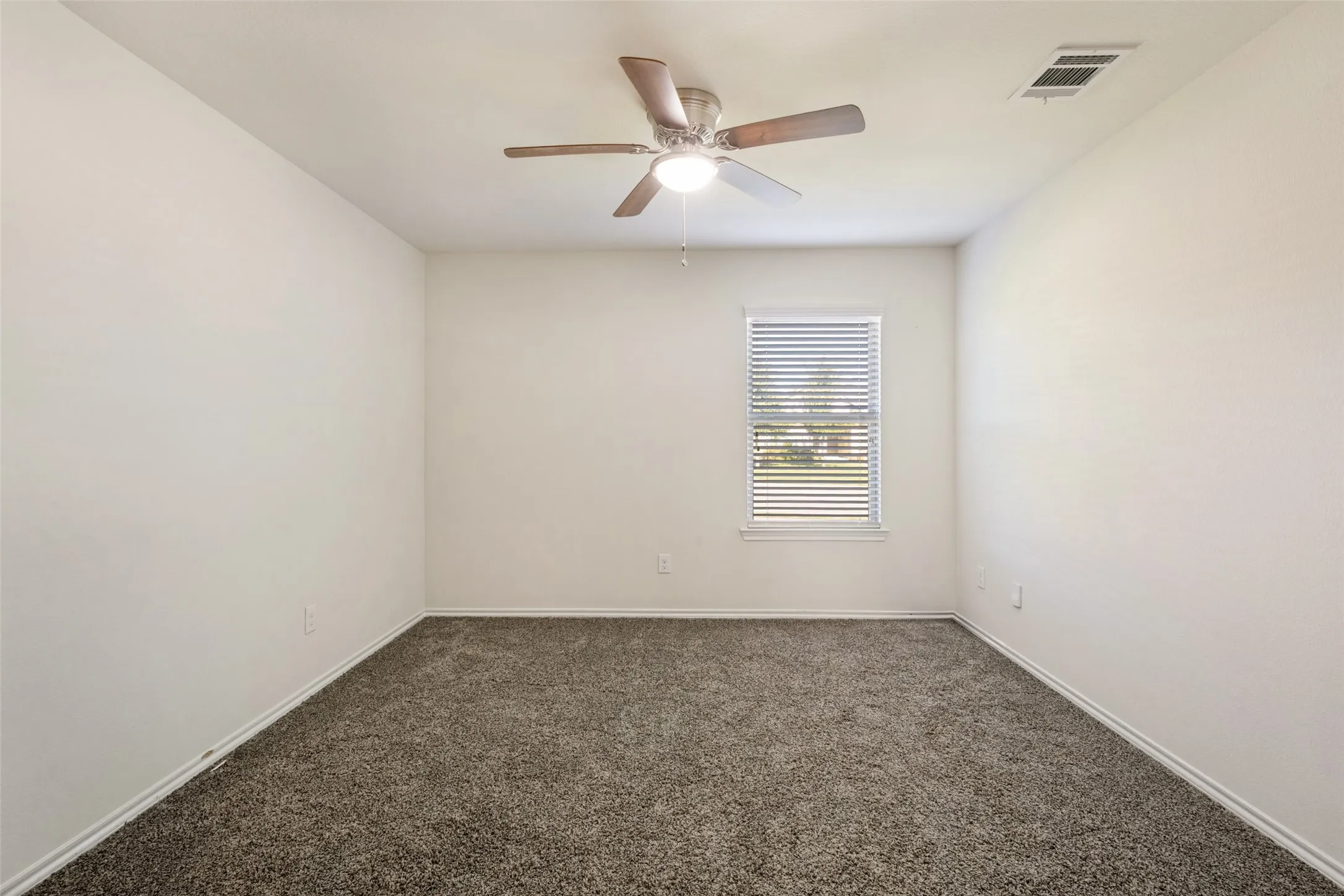 Single Family Residence For Sale in Collin County , 1113 Meadow Side Drive, Princeton, Texas 75407, 4 Bedroom, 2 Bathroom, 2 Garage spaces, 2,080 Sqft, built in 2018, mls#21404650, Real Estate Agent in Princeton, Homes For Sale in Collin county, Homes For Sale in Princeton, Realtor in Princeton Texas, Real Estate Brokerage Independent Realty Texas, Luminita Cordes Realtor