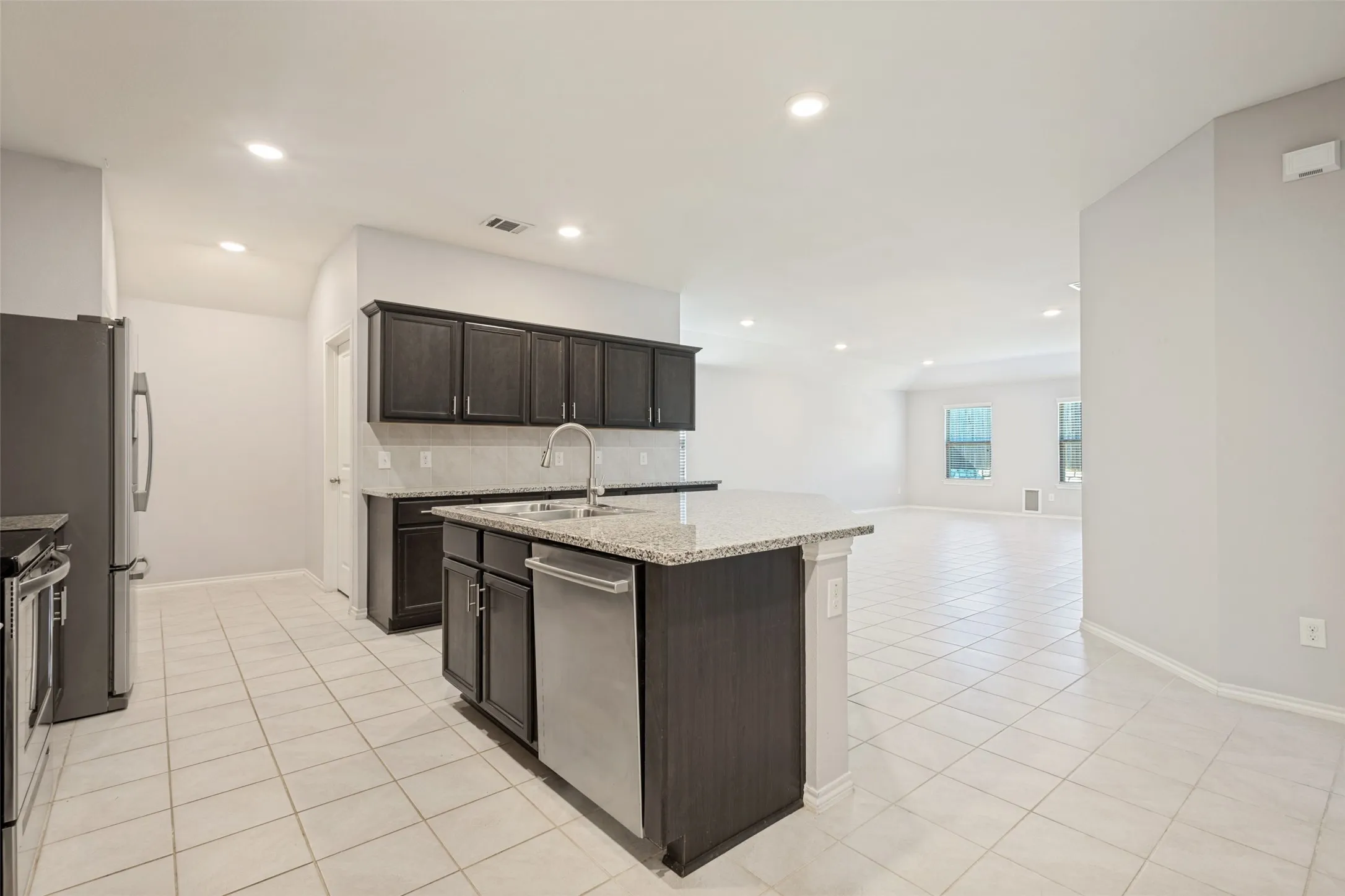 Single Family Residence For Sale in Collin County , 1113 Meadow Side Drive, Princeton, Texas 75407, 4 Bedroom, 2 Bathroom, 2 Garage spaces, 2,080 Sqft, built in 2018, mls#21404650, Real Estate Agent in Princeton, Homes For Sale in Collin county, Homes For Sale in Princeton, Realtor in Princeton Texas, Real Estate Brokerage Independent Realty Texas, Luminita Cordes Realtor