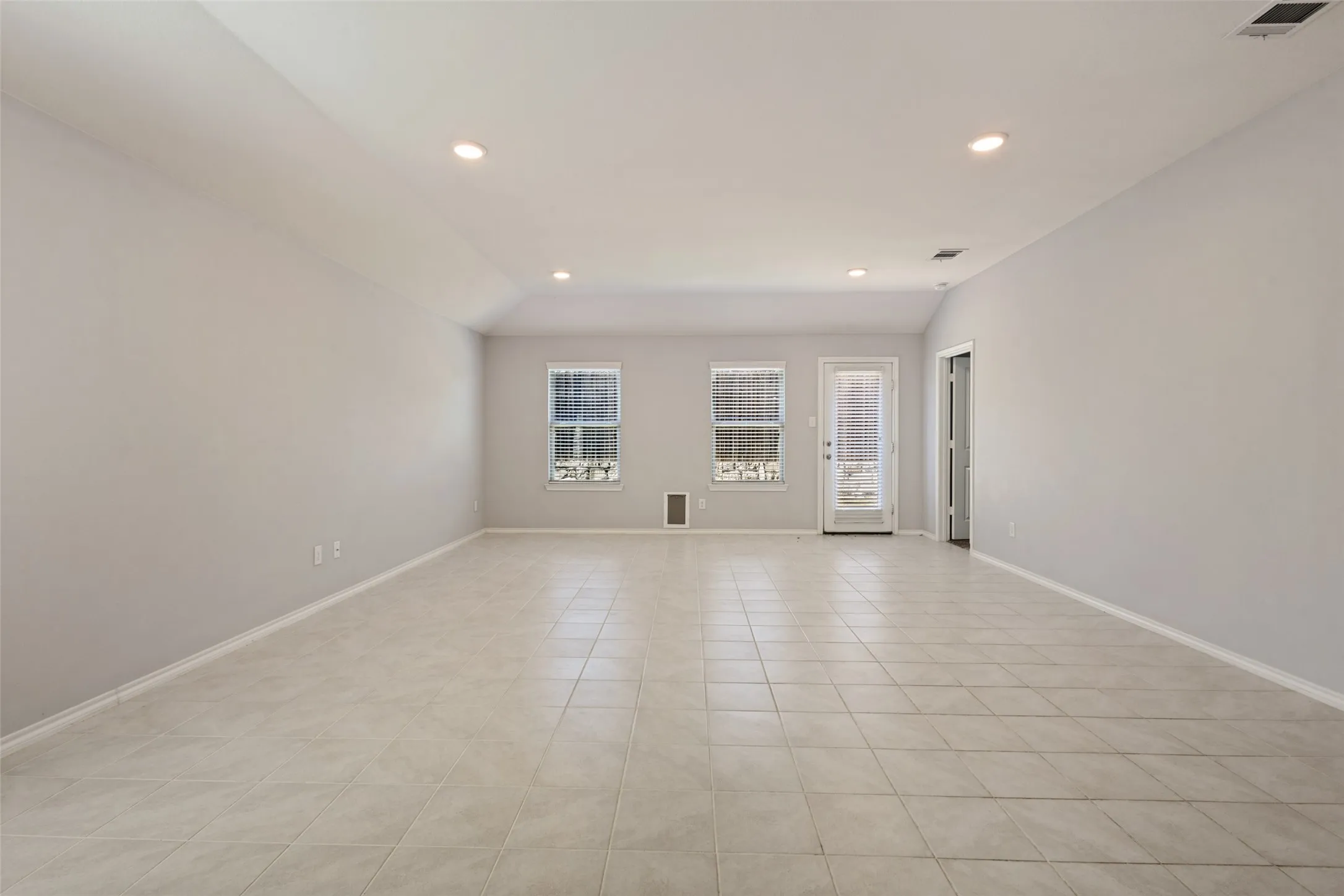 Single Family Residence For Sale in Collin County , 1113 Meadow Side Drive, Princeton, Texas 75407, 4 Bedroom, 2 Bathroom, 2 Garage spaces, 2,080 Sqft, built in 2018, mls#21404650, Real Estate Agent in Princeton, Homes For Sale in Collin county, Homes For Sale in Princeton, Realtor in Princeton Texas, Real Estate Brokerage Independent Realty Texas, Luminita Cordes Realtor