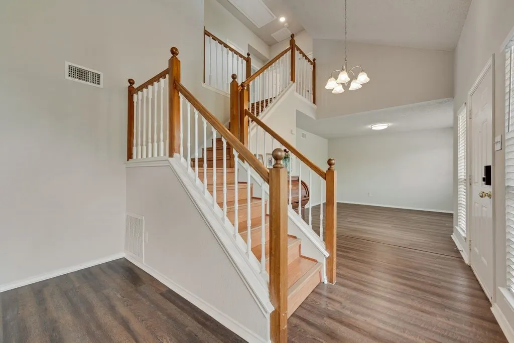 Single Family Residence For Sale in Dallas County , 2001 Village Creek Drive, Garland, Texas 75040, 3 Bedroom, 3 Bathroom, 2 Garage spaces, 1,934 Sqft, built in 1987, mls#21404705, Real Estate Agent in Garland, Homes For Sale in Dallas county, Homes For Sale in Garland, Realtor in Garland Texas, Real Estate Brokerage Independent Realty Texas, Luminita Cordes Realtor