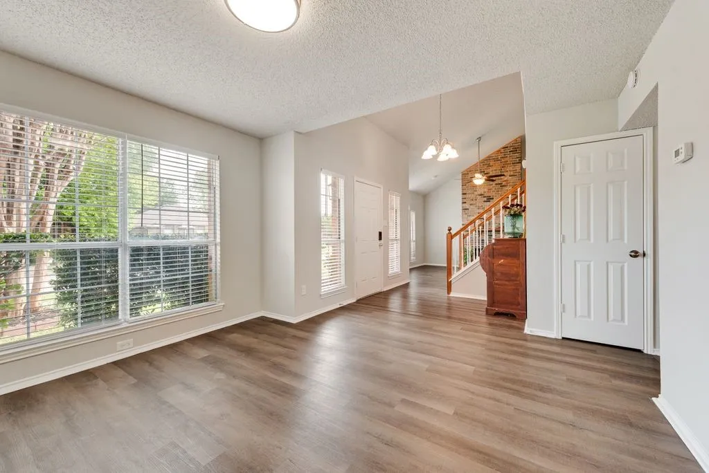 Single Family Residence For Sale in Dallas County , 2001 Village Creek Drive, Garland, Texas 75040, 3 Bedroom, 3 Bathroom, 2 Garage spaces, 1,934 Sqft, built in 1987, mls#21404705, Real Estate Agent in Garland, Homes For Sale in Dallas county, Homes For Sale in Garland, Realtor in Garland Texas, Real Estate Brokerage Independent Realty Texas, Luminita Cordes Realtor