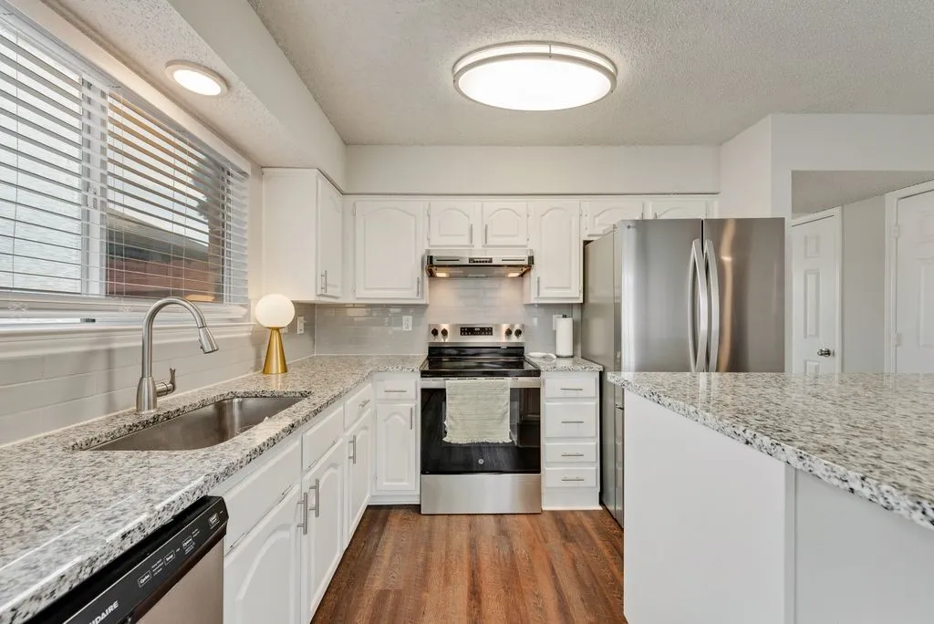 Single Family Residence For Sale in Dallas County , 2001 Village Creek Drive, Garland, Texas 75040, 3 Bedroom, 3 Bathroom, 2 Garage spaces, 1,934 Sqft, built in 1987, mls#21404705, Real Estate Agent in Garland, Homes For Sale in Dallas county, Homes For Sale in Garland, Realtor in Garland Texas, Real Estate Brokerage Independent Realty Texas, Luminita Cordes Realtor