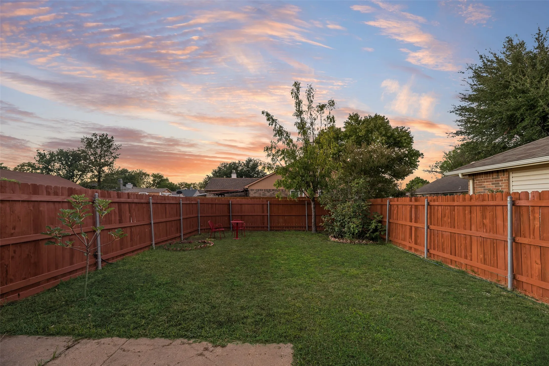 Single Family Residence For Sale in Dallas County , 2001 Village Creek Drive, Garland, Texas 75040, 3 Bedroom, 3 Bathroom, 2 Garage spaces, 1,934 Sqft, built in 1987, mls#21404705, Real Estate Agent in Garland, Homes For Sale in Dallas county, Homes For Sale in Garland, Realtor in Garland Texas, Real Estate Brokerage Independent Realty Texas, Luminita Cordes Realtor