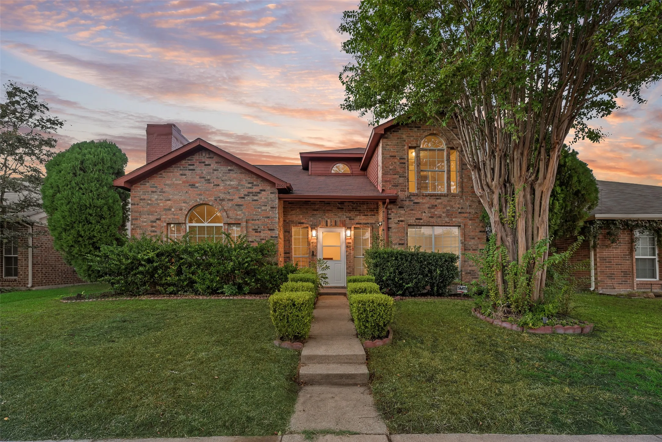 Single Family Residence For Sale in Dallas County , 2001 Village Creek Drive, Garland, Texas 75040, 3 Bedroom, 3 Bathroom, 2 Garage spaces, 1,934 Sqft, built in 1987, mls#21404705, Real Estate Agent in Garland, Homes For Sale in Dallas county, Homes For Sale in Garland, Realtor in Garland Texas, Real Estate Brokerage Independent Realty Texas, Luminita Cordes Realtor