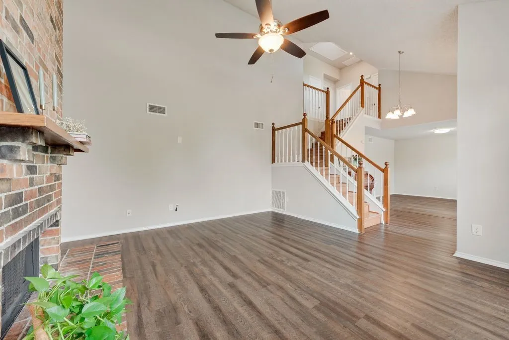 Single Family Residence For Sale in Dallas County , 2001 Village Creek Drive, Garland, Texas 75040, 3 Bedroom, 3 Bathroom, 2 Garage spaces, 1,934 Sqft, built in 1987, mls#21404705, Real Estate Agent in Garland, Homes For Sale in Dallas county, Homes For Sale in Garland, Realtor in Garland Texas, Real Estate Brokerage Independent Realty Texas, Luminita Cordes Realtor