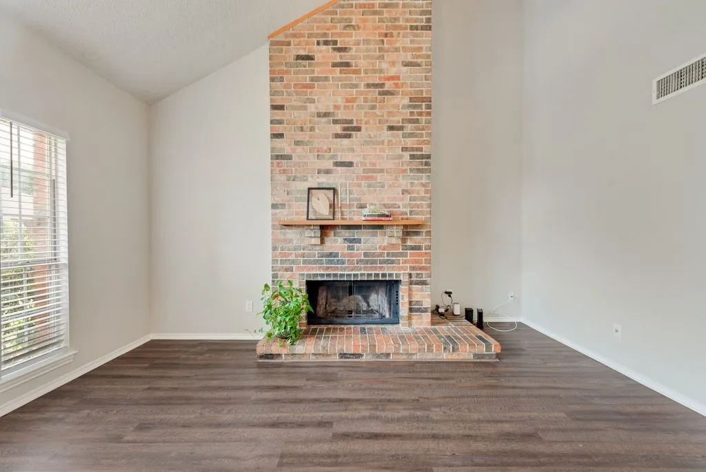 Single Family Residence For Sale in Dallas County , 2001 Village Creek Drive, Garland, Texas 75040, 3 Bedroom, 3 Bathroom, 2 Garage spaces, 1,934 Sqft, built in 1987, mls#21404705, Real Estate Agent in Garland, Homes For Sale in Dallas county, Homes For Sale in Garland, Realtor in Garland Texas, Real Estate Brokerage Independent Realty Texas, Luminita Cordes Realtor
