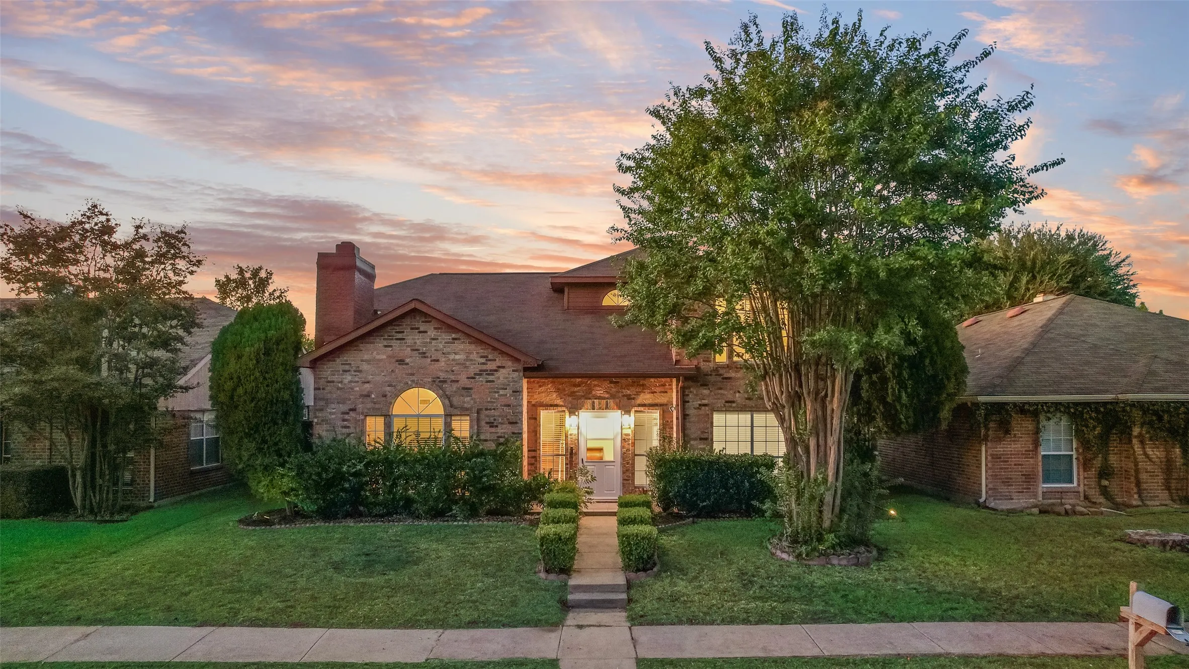 Single Family Residence For Sale in Dallas County , 2001 Village Creek Drive, Garland, Texas 75040, 3 Bedroom, 3 Bathroom, 2 Garage spaces, 1,934 Sqft, built in 1987, mls#21404705, Real Estate Agent in Garland, Homes For Sale in Dallas county, Homes For Sale in Garland, Realtor in Garland Texas, Real Estate Brokerage Independent Realty Texas, Luminita Cordes Realtor