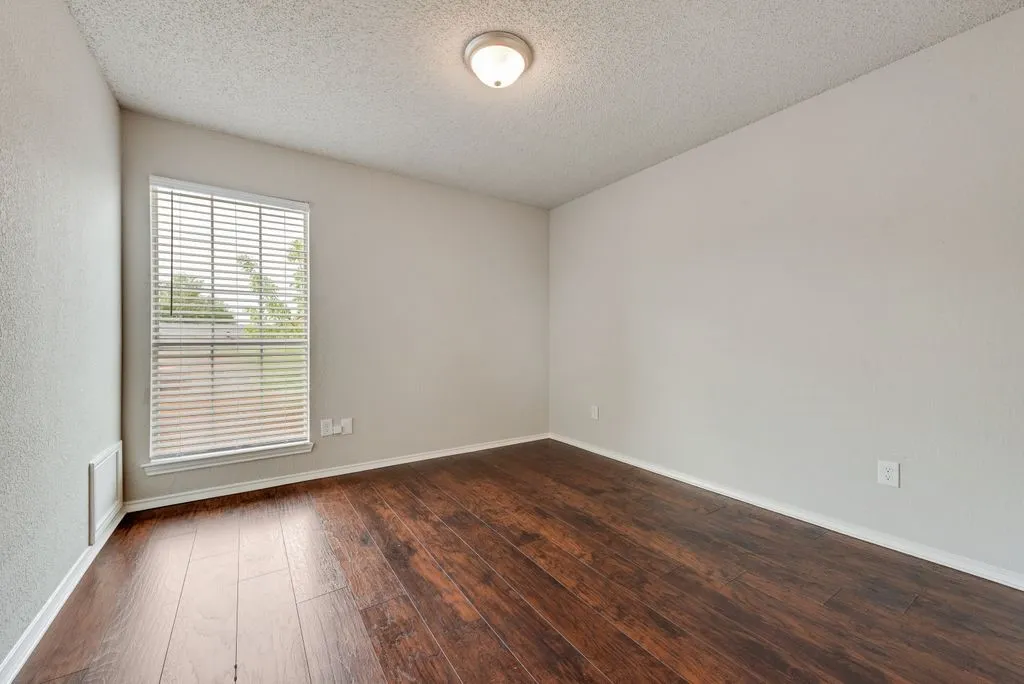 Single Family Residence For Sale in Dallas County , 2001 Village Creek Drive, Garland, Texas 75040, 3 Bedroom, 3 Bathroom, 2 Garage spaces, 1,934 Sqft, built in 1987, mls#21404705, Real Estate Agent in Garland, Homes For Sale in Dallas county, Homes For Sale in Garland, Realtor in Garland Texas, Real Estate Brokerage Independent Realty Texas, Luminita Cordes Realtor