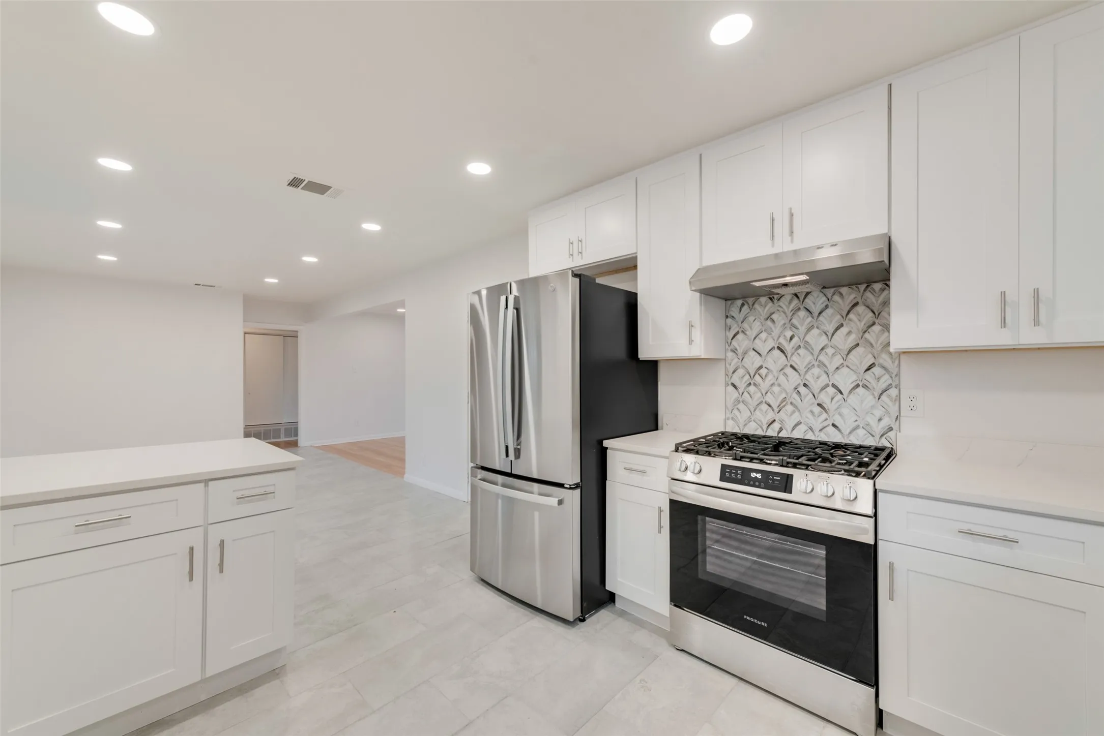 Single Family Residence For Sale in Dallas County , 2643 San Medina Avenue, Dallas, Texas 75228, 3 Bedroom, 2 Bathroom, 2 Garage spaces, 1,528 Sqft, built in 1956, mls#21404764, Real Estate Agent in Dallas, Homes For Sale in Dallas county, Homes For Sale in Dallas, Realtor in Dallas Texas, Real Estate Brokerage Independent Realty Texas, Luminita Cordes Realtor