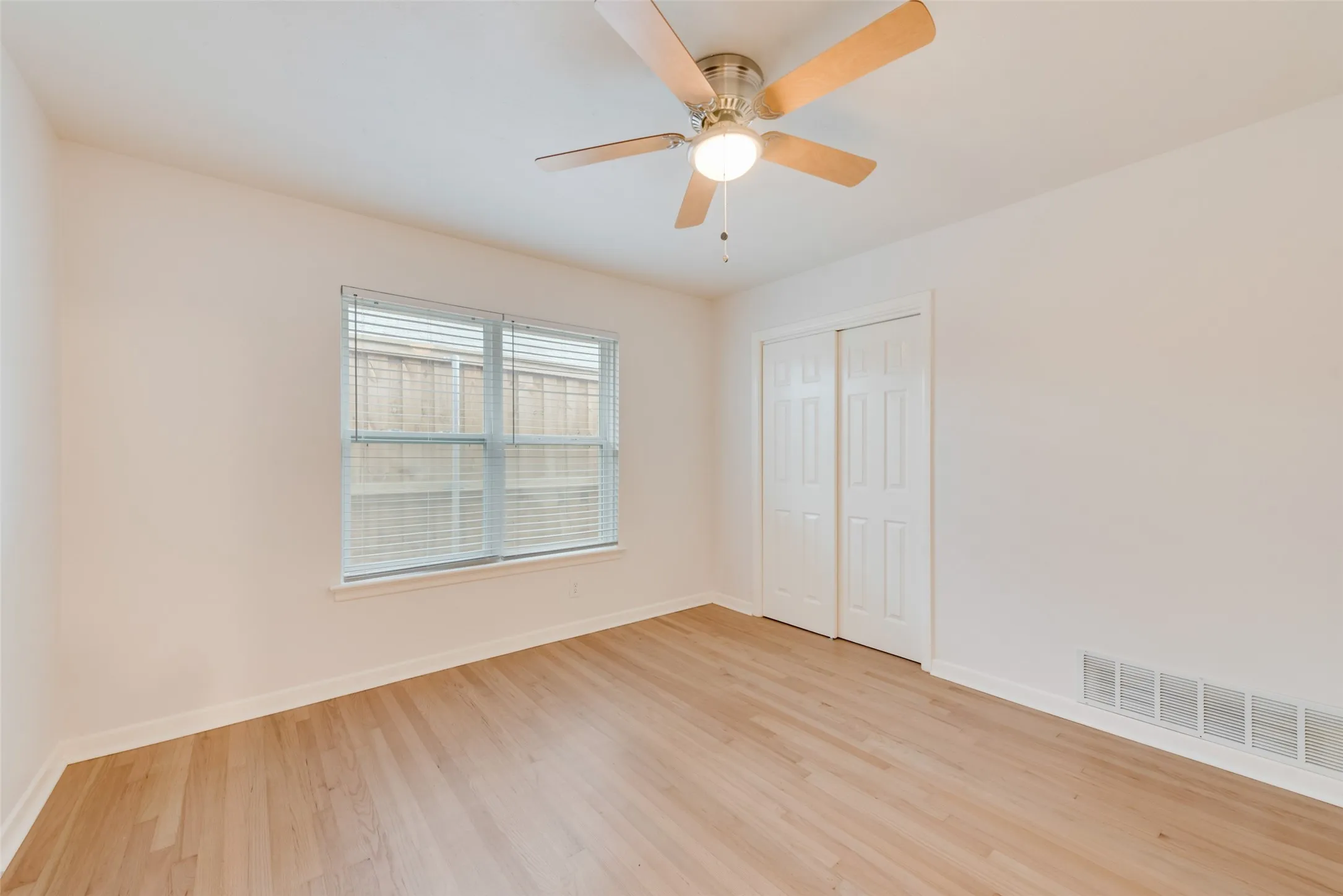 Single Family Residence For Sale in Dallas County , 2643 San Medina Avenue, Dallas, Texas 75228, 3 Bedroom, 2 Bathroom, 2 Garage spaces, 1,528 Sqft, built in 1956, mls#21404764, Real Estate Agent in Dallas, Homes For Sale in Dallas county, Homes For Sale in Dallas, Realtor in Dallas Texas, Real Estate Brokerage Independent Realty Texas, Luminita Cordes Realtor
