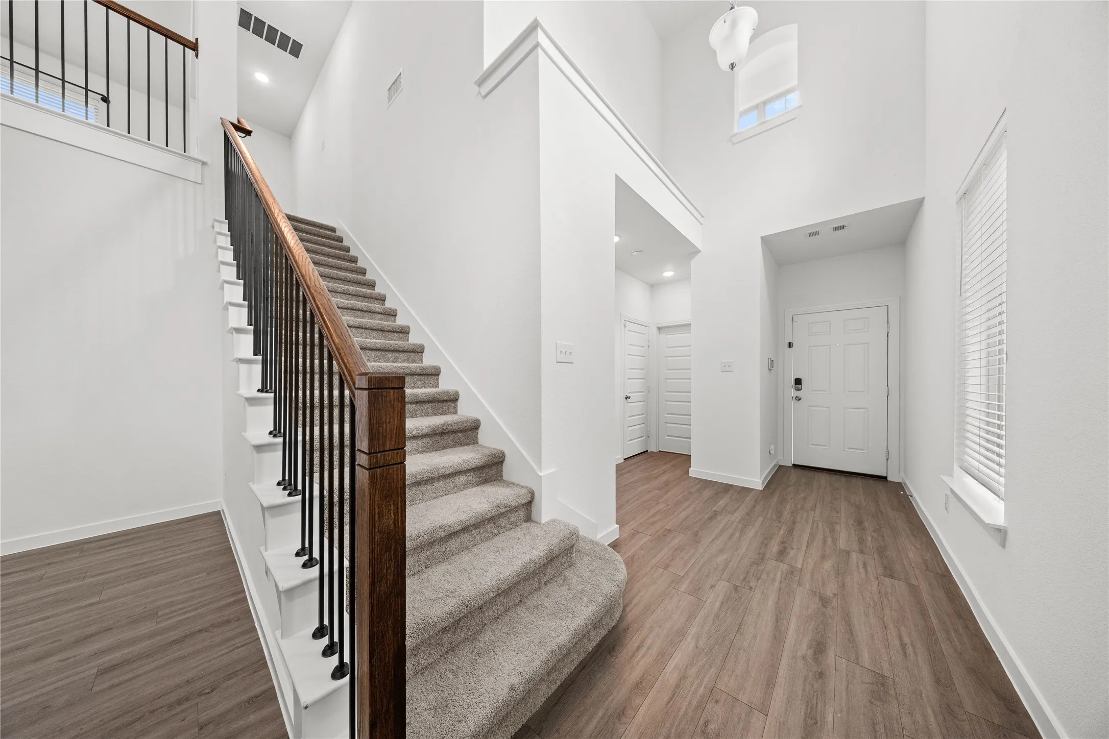 Single Family Residence For Sale in Kaufman County , 3955 Chesapeake Lane, Heartland, Texas 75126, 5 Bedroom, 3 Bathroom, 2 Garage spaces, 2,579 Sqft, built in 2019, mls#21404367, Real Estate Agent in Heartland, Homes For Sale in Kaufman county, Homes For Sale in Heartland, Realtor in Heartland Texas, Real Estate Brokerage Independent Realty Texas, Luminita Cordes Realtor