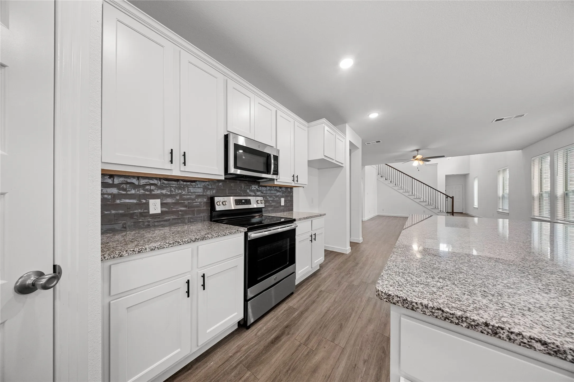 Single Family Residence For Sale in Kaufman County , 3955 Chesapeake Lane, Heartland, Texas 75126, 5 Bedroom, 3 Bathroom, 2 Garage spaces, 2,579 Sqft, built in 2019, mls#21404367, Real Estate Agent in Heartland, Homes For Sale in Kaufman county, Homes For Sale in Heartland, Realtor in Heartland Texas, Real Estate Brokerage Independent Realty Texas, Luminita Cordes Realtor