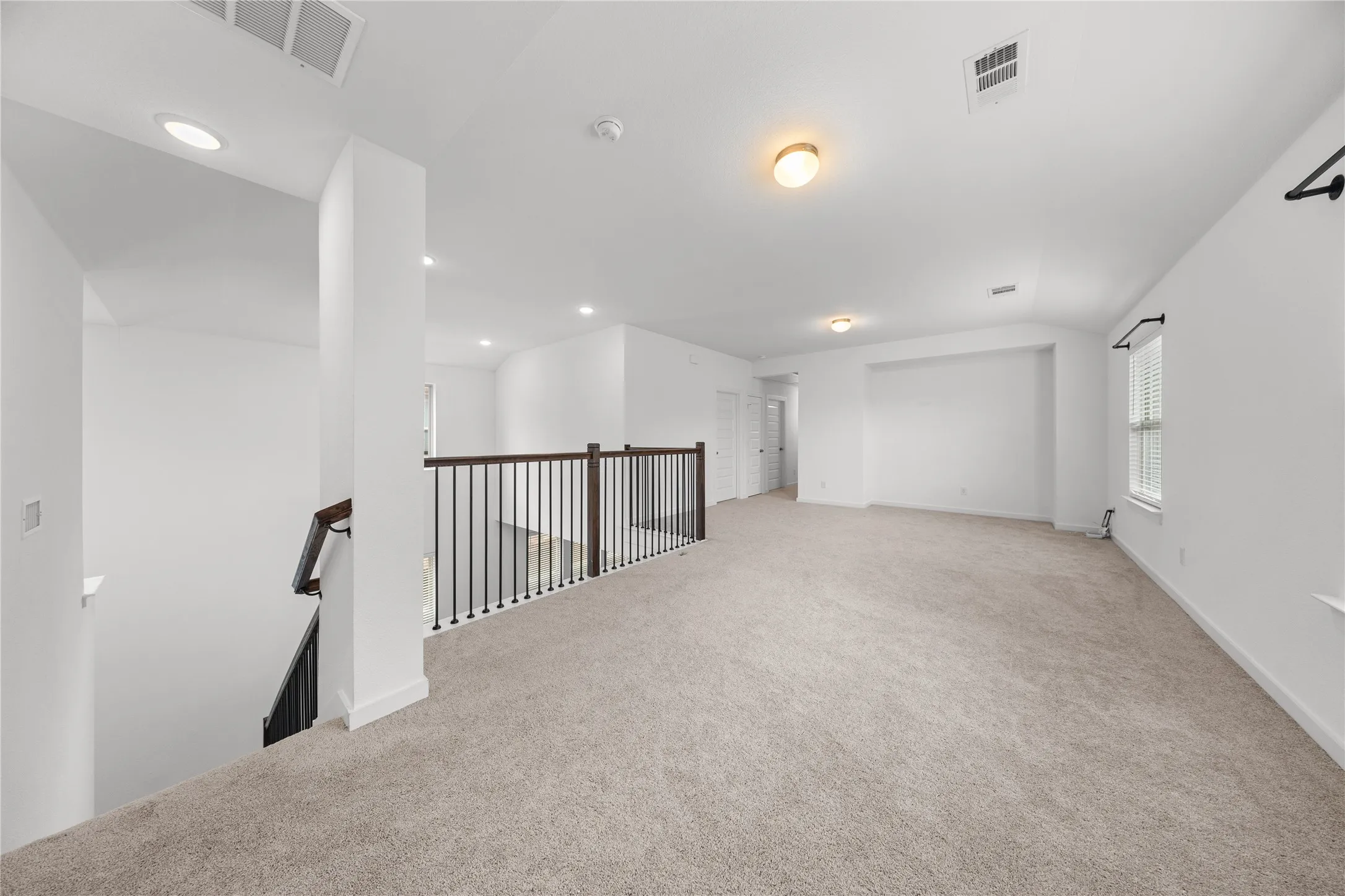 Single Family Residence For Sale in Kaufman County , 3955 Chesapeake Lane, Heartland, Texas 75126, 5 Bedroom, 3 Bathroom, 2 Garage spaces, 2,579 Sqft, built in 2019, mls#21404367, Real Estate Agent in Heartland, Homes For Sale in Kaufman county, Homes For Sale in Heartland, Realtor in Heartland Texas, Real Estate Brokerage Independent Realty Texas, Luminita Cordes Realtor