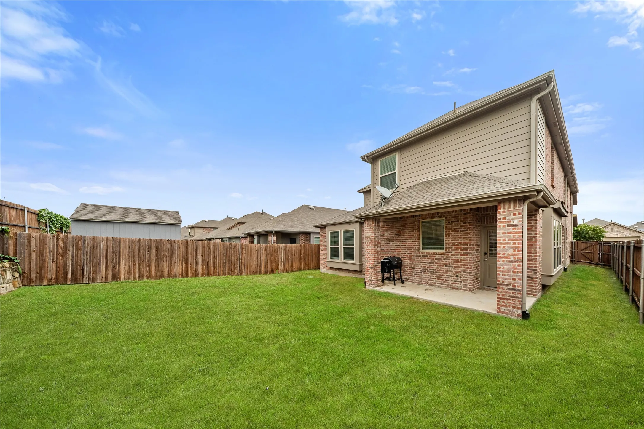Single Family Residence For Sale in Kaufman County , 3955 Chesapeake Lane, Heartland, Texas 75126, 5 Bedroom, 3 Bathroom, 2 Garage spaces, 2,579 Sqft, built in 2019, mls#21404367, Real Estate Agent in Heartland, Homes For Sale in Kaufman county, Homes For Sale in Heartland, Realtor in Heartland Texas, Real Estate Brokerage Independent Realty Texas, Luminita Cordes Realtor