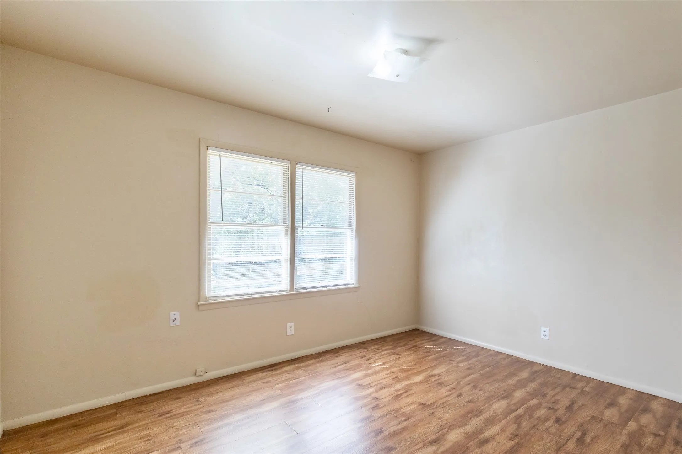 Single Family Residence For Rent in Taylor County , 2809 S 27th Street, Abilene, Texas 79605, 3 Bedroom, 1 Bathroom, 1 Garage spaces, 864 Sqft, built in 1959, mls#21402117, Real Estate Agent in Abilene, Homes For Rent in Taylor county, Homes For Rent in Abilene, Realtor in Abilene Texas, Real Estate Brokerage Independent Realty Texas, Luminita Cordes Realtor