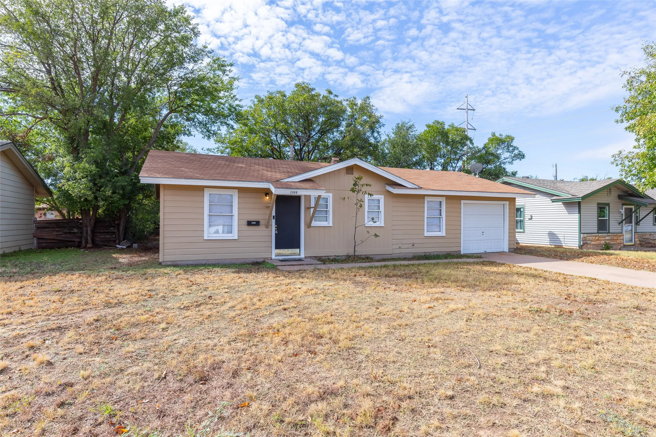 Single Family Residence For Rent in Taylor County , 2809 S 27th Street, Abilene, Texas 79605, 3 Bedroom, 1 Bathroom, 1 Garage spaces, 864 Sqft, built in 1959, mls#21402117, Real Estate Agent in Abilene, Homes For Rent in Taylor county, Homes For Rent in Abilene, Realtor in Abilene Texas, Real Estate Brokerage Independent Realty Texas, Luminita Cordes Realtor