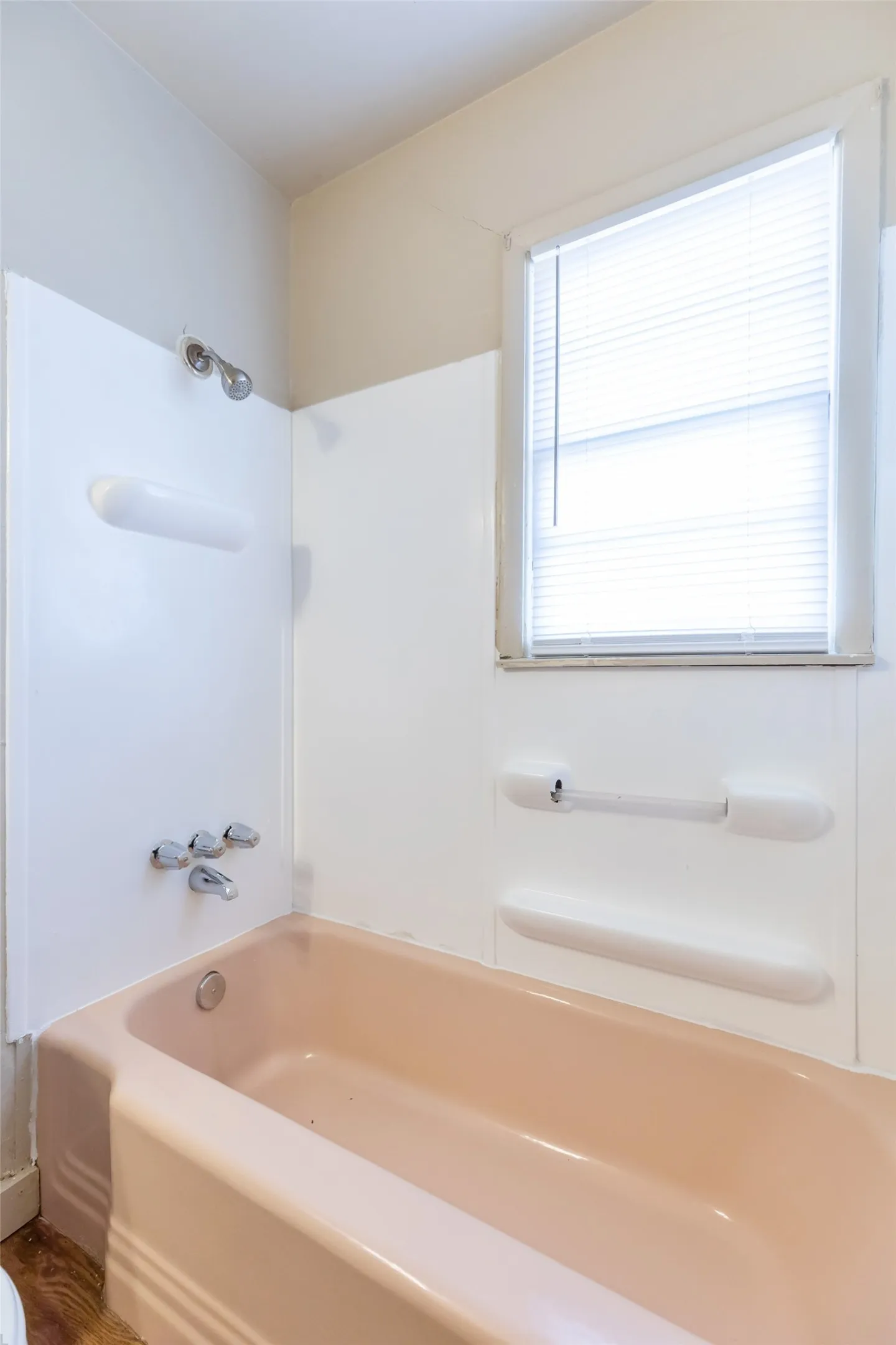 Single Family Residence For Rent in Taylor County , 2809 S 27th Street, Abilene, Texas 79605, 3 Bedroom, 1 Bathroom, 1 Garage spaces, 864 Sqft, built in 1959, mls#21402117, Real Estate Agent in Abilene, Homes For Rent in Taylor county, Homes For Rent in Abilene, Realtor in Abilene Texas, Real Estate Brokerage Independent Realty Texas, Luminita Cordes Realtor