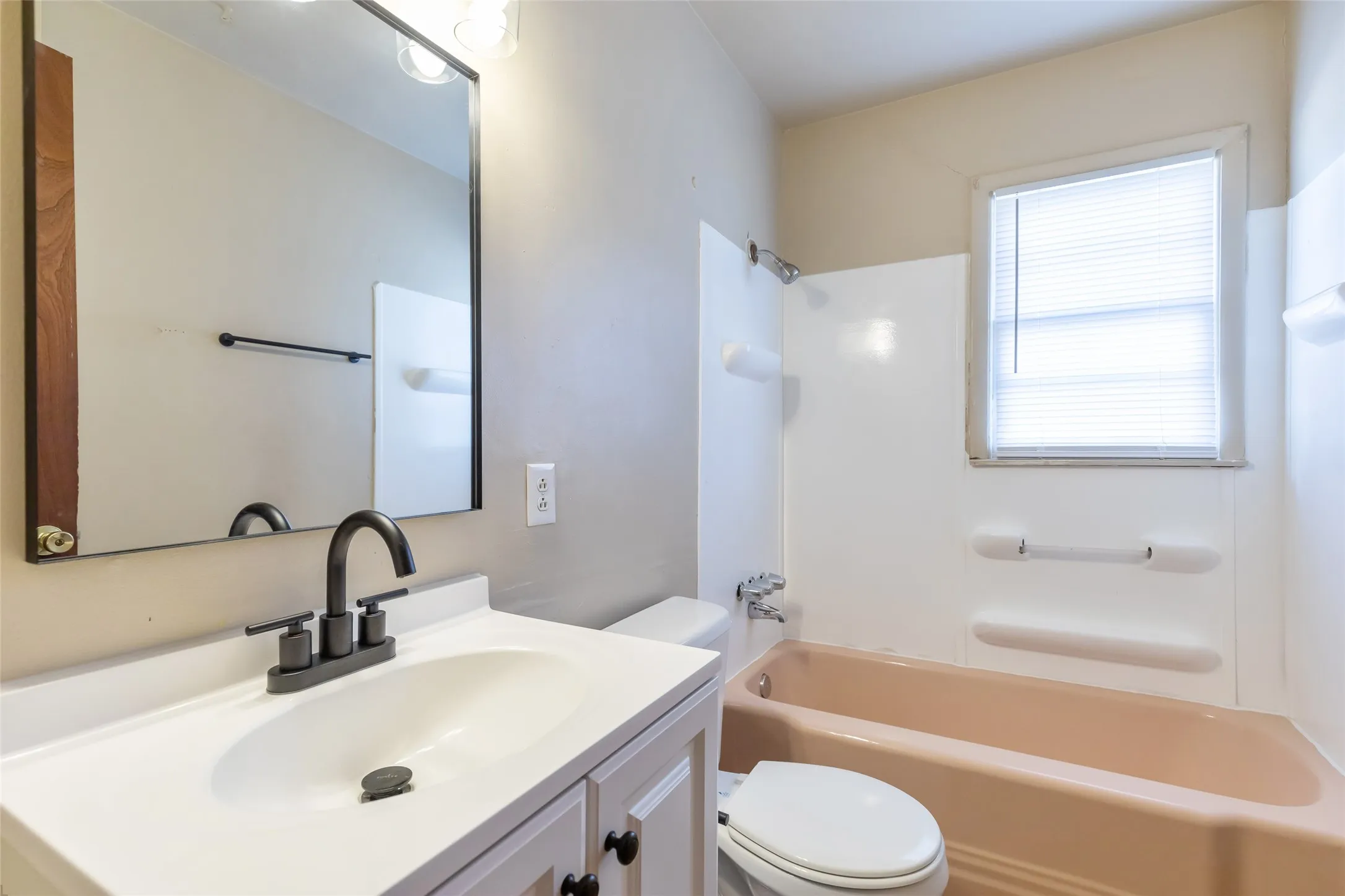 Single Family Residence For Rent in Taylor County , 2809 S 27th Street, Abilene, Texas 79605, 3 Bedroom, 1 Bathroom, 1 Garage spaces, 864 Sqft, built in 1959, mls#21402117, Real Estate Agent in Abilene, Homes For Rent in Taylor county, Homes For Rent in Abilene, Realtor in Abilene Texas, Real Estate Brokerage Independent Realty Texas, Luminita Cordes Realtor
