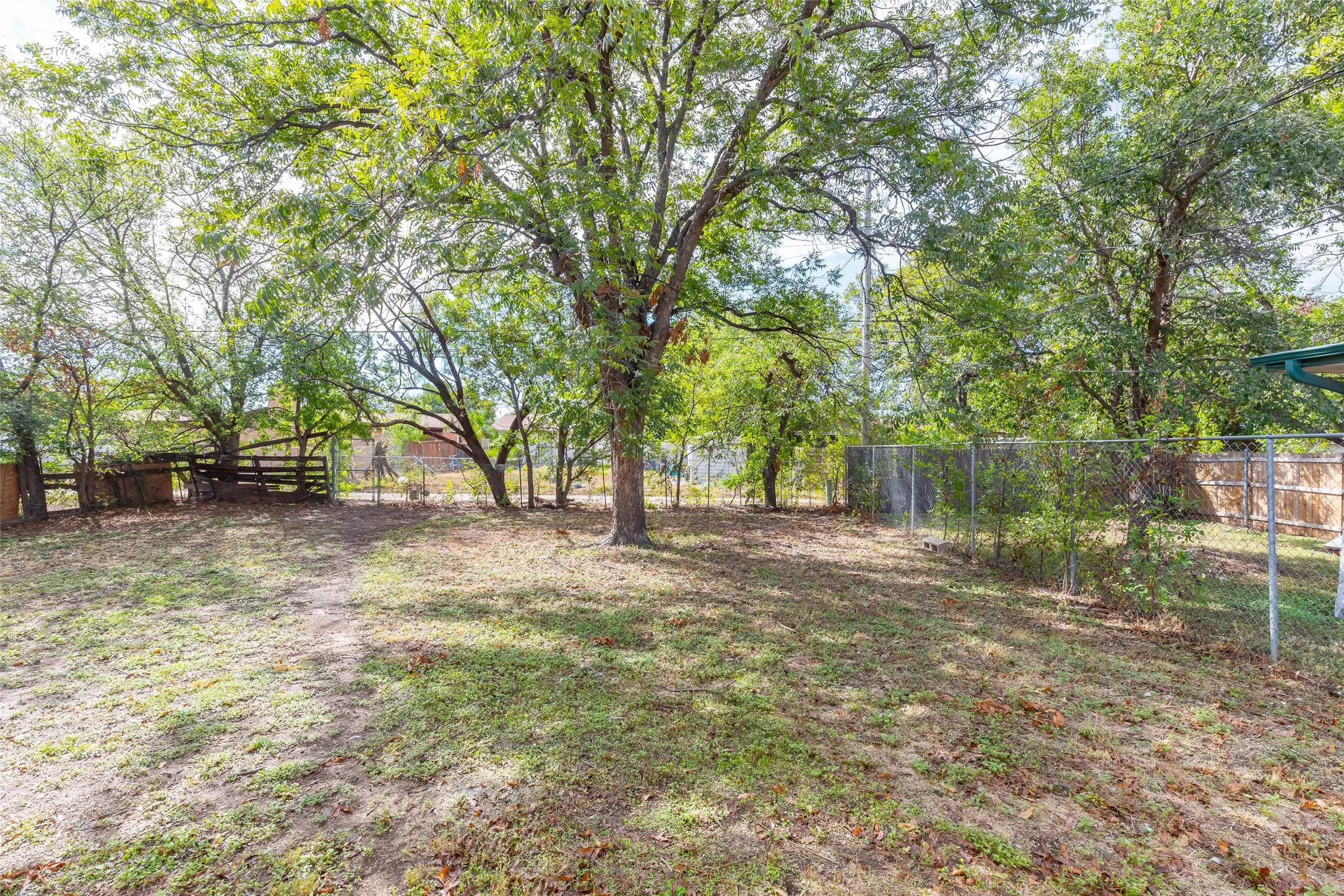 Single Family Residence For Rent in Taylor County , 2809 S 27th Street, Abilene, Texas 79605, 3 Bedroom, 1 Bathroom, 1 Garage spaces, 864 Sqft, built in 1959, mls#21402117, Real Estate Agent in Abilene, Homes For Rent in Taylor county, Homes For Rent in Abilene, Realtor in Abilene Texas, Real Estate Brokerage Independent Realty Texas, Luminita Cordes Realtor