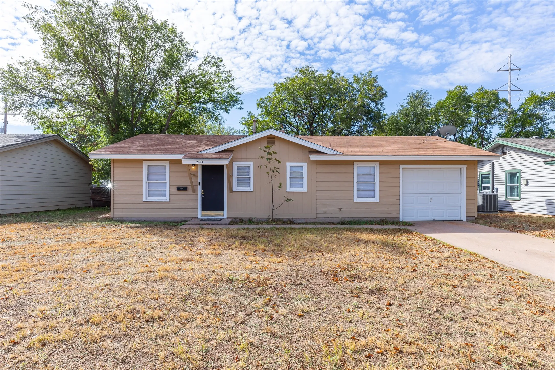 Single Family Residence For Rent in Taylor County , 2809 S 27th Street, Abilene, Texas 79605, 3 Bedroom, 1 Bathroom, 1 Garage spaces, 864 Sqft, built in 1959, mls#21402117, Real Estate Agent in Abilene, Homes For Rent in Taylor county, Homes For Rent in Abilene, Realtor in Abilene Texas, Real Estate Brokerage Independent Realty Texas, Luminita Cordes Realtor