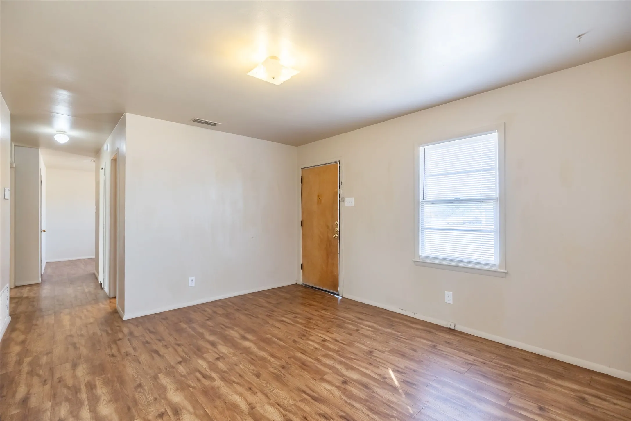 Single Family Residence For Rent in Taylor County , 2809 S 27th Street, Abilene, Texas 79605, 3 Bedroom, 1 Bathroom, 1 Garage spaces, 864 Sqft, built in 1959, mls#21402117, Real Estate Agent in Abilene, Homes For Rent in Taylor county, Homes For Rent in Abilene, Realtor in Abilene Texas, Real Estate Brokerage Independent Realty Texas, Luminita Cordes Realtor