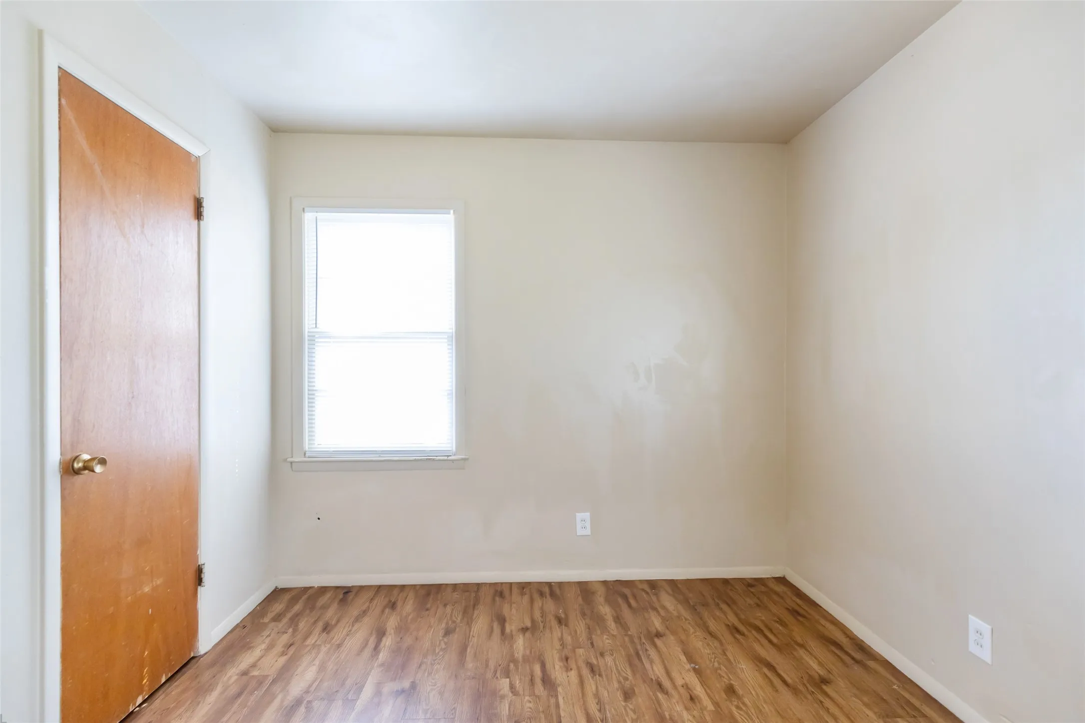Single Family Residence For Rent in Taylor County , 2809 S 27th Street, Abilene, Texas 79605, 3 Bedroom, 1 Bathroom, 1 Garage spaces, 864 Sqft, built in 1959, mls#21402117, Real Estate Agent in Abilene, Homes For Rent in Taylor county, Homes For Rent in Abilene, Realtor in Abilene Texas, Real Estate Brokerage Independent Realty Texas, Luminita Cordes Realtor
