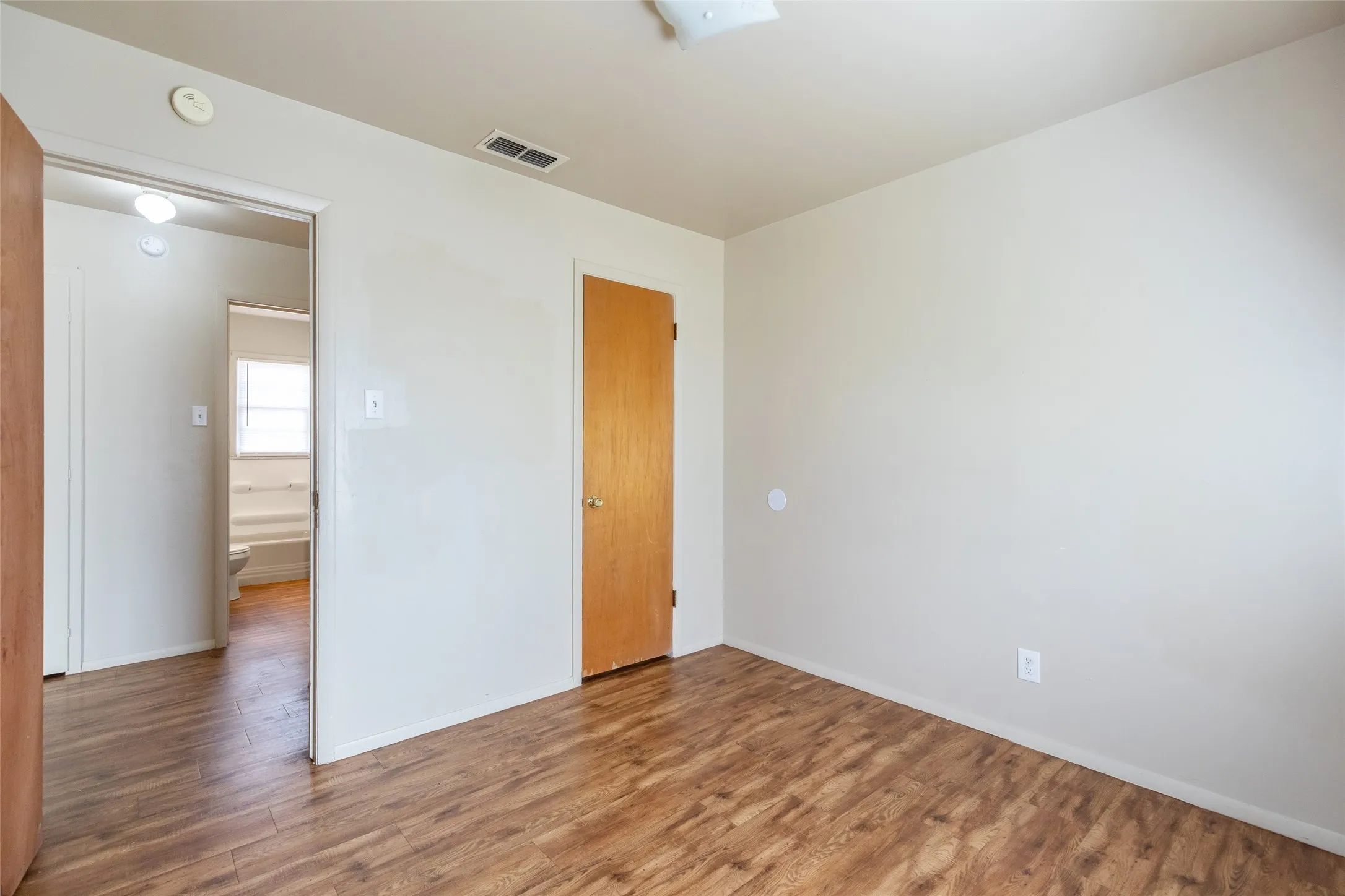 Single Family Residence For Rent in Taylor County , 2809 S 27th Street, Abilene, Texas 79605, 3 Bedroom, 1 Bathroom, 1 Garage spaces, 864 Sqft, built in 1959, mls#21402117, Real Estate Agent in Abilene, Homes For Rent in Taylor county, Homes For Rent in Abilene, Realtor in Abilene Texas, Real Estate Brokerage Independent Realty Texas, Luminita Cordes Realtor