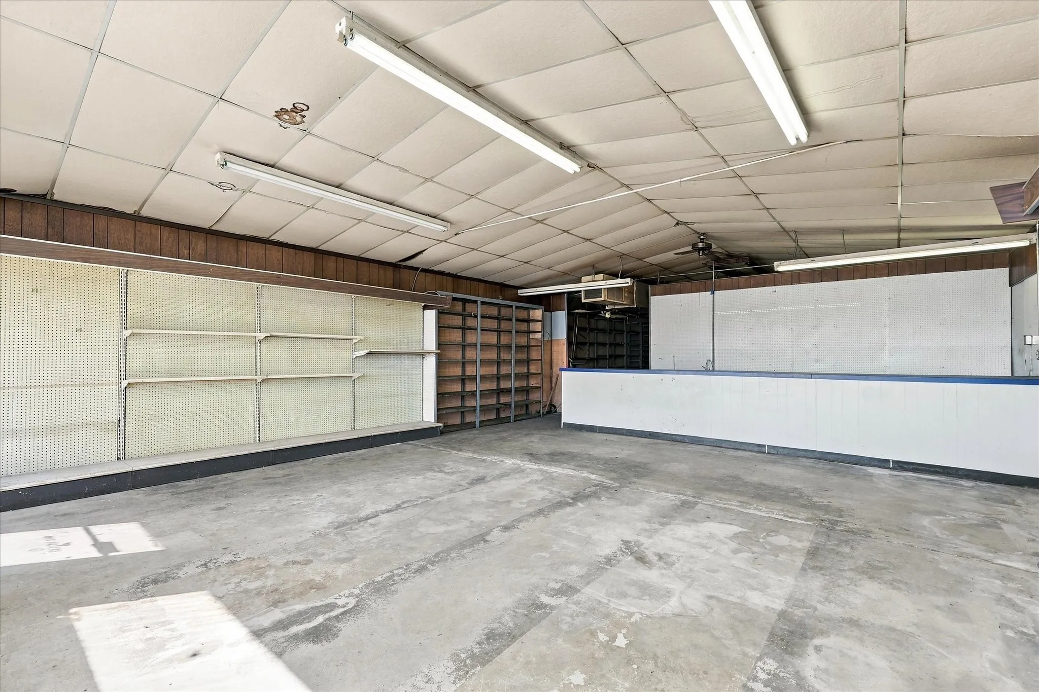 Industrial For Sale in Grayson County , 102 College Street, Whitesboro, Texas 76273, 0, 0, Garage spaces, 0 Sqft, built in 1955, mls#21404724, Real Estate Agent in Whitesboro, Homes For Sale in Grayson county, Homes For Sale in Whitesboro, Realtor in Whitesboro Texas, Real Estate Brokerage Independent Realty Texas, Luminita Cordes Realtor