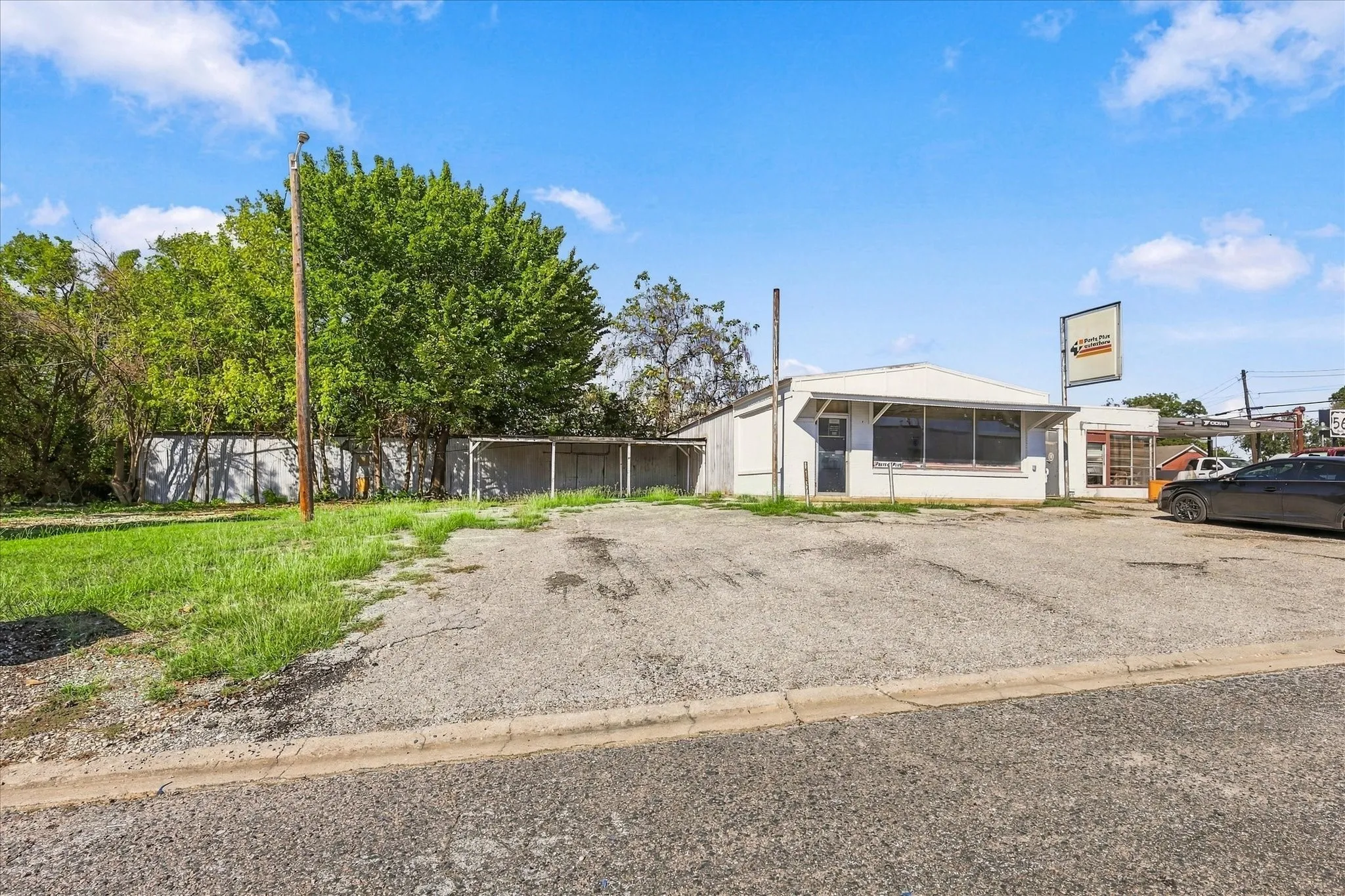 Industrial For Sale in Grayson County , 102 College Street, Whitesboro, Texas 76273, 0, 0, Garage spaces, 0 Sqft, built in 1955, mls#21404724, Real Estate Agent in Whitesboro, Homes For Sale in Grayson county, Homes For Sale in Whitesboro, Realtor in Whitesboro Texas, Real Estate Brokerage Independent Realty Texas, Luminita Cordes Realtor